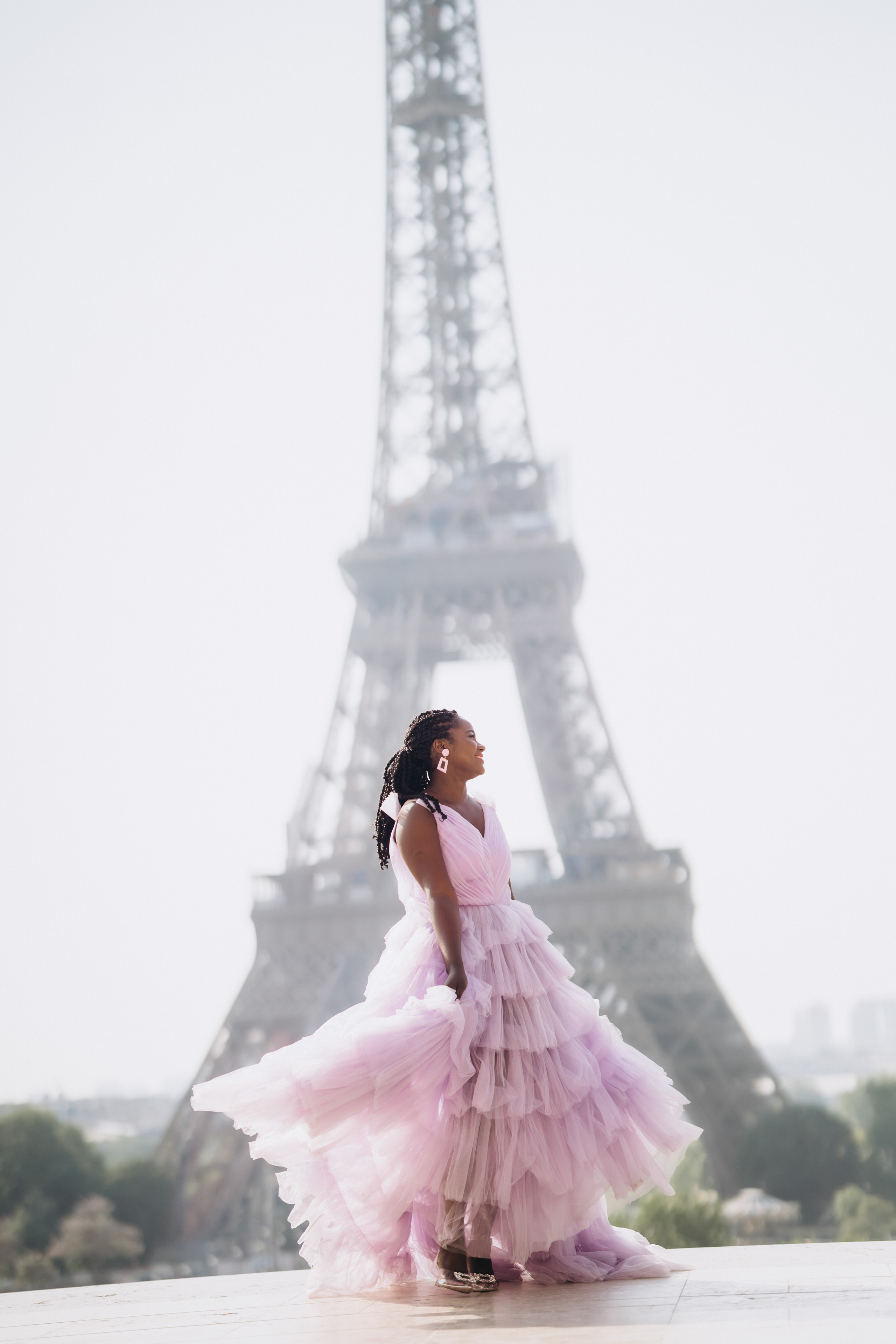 Family photo session in Paris — Louvre — Eiffel Tower. Professional photographer in Paris — Shybitska Iryna