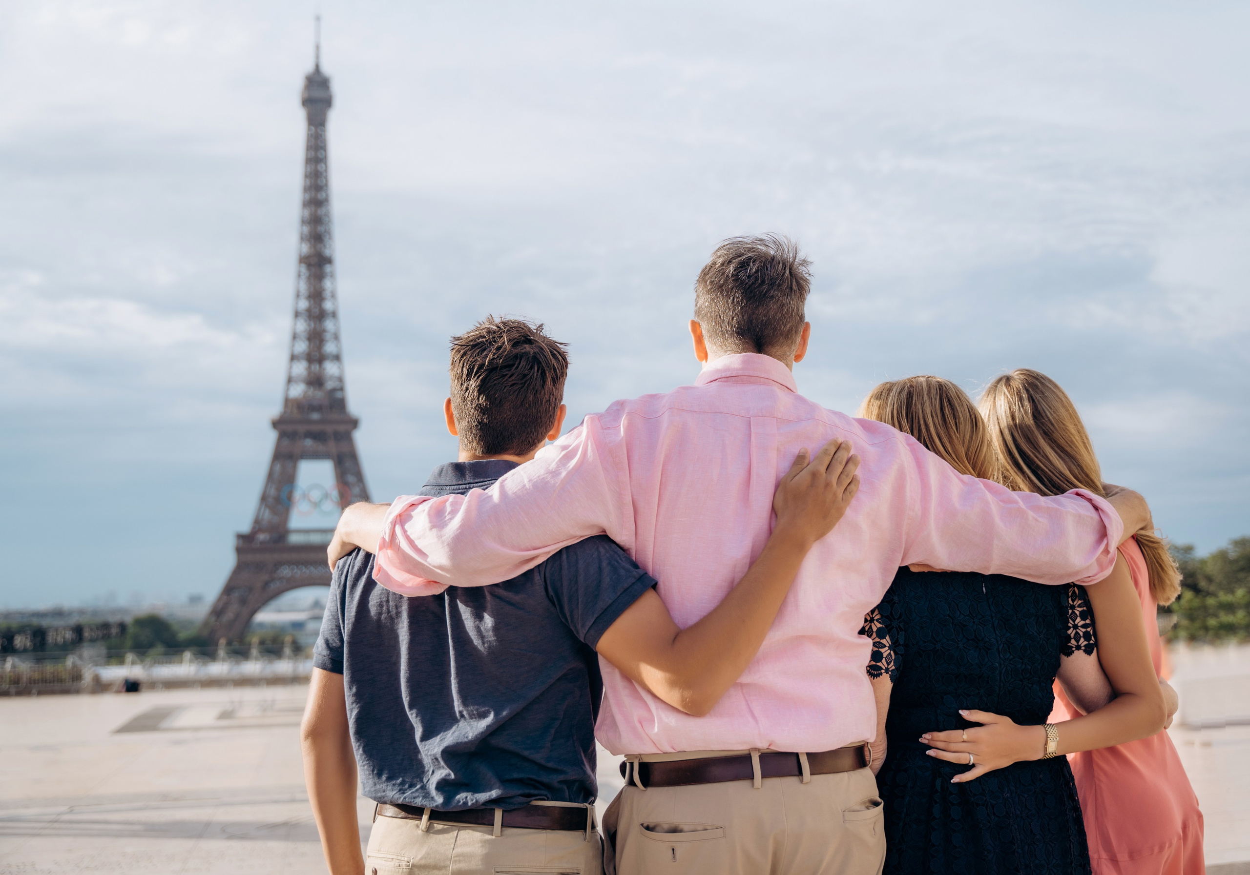 Family photo shoot. Paris. Professional photographer in Paris — Shybitska Iryna