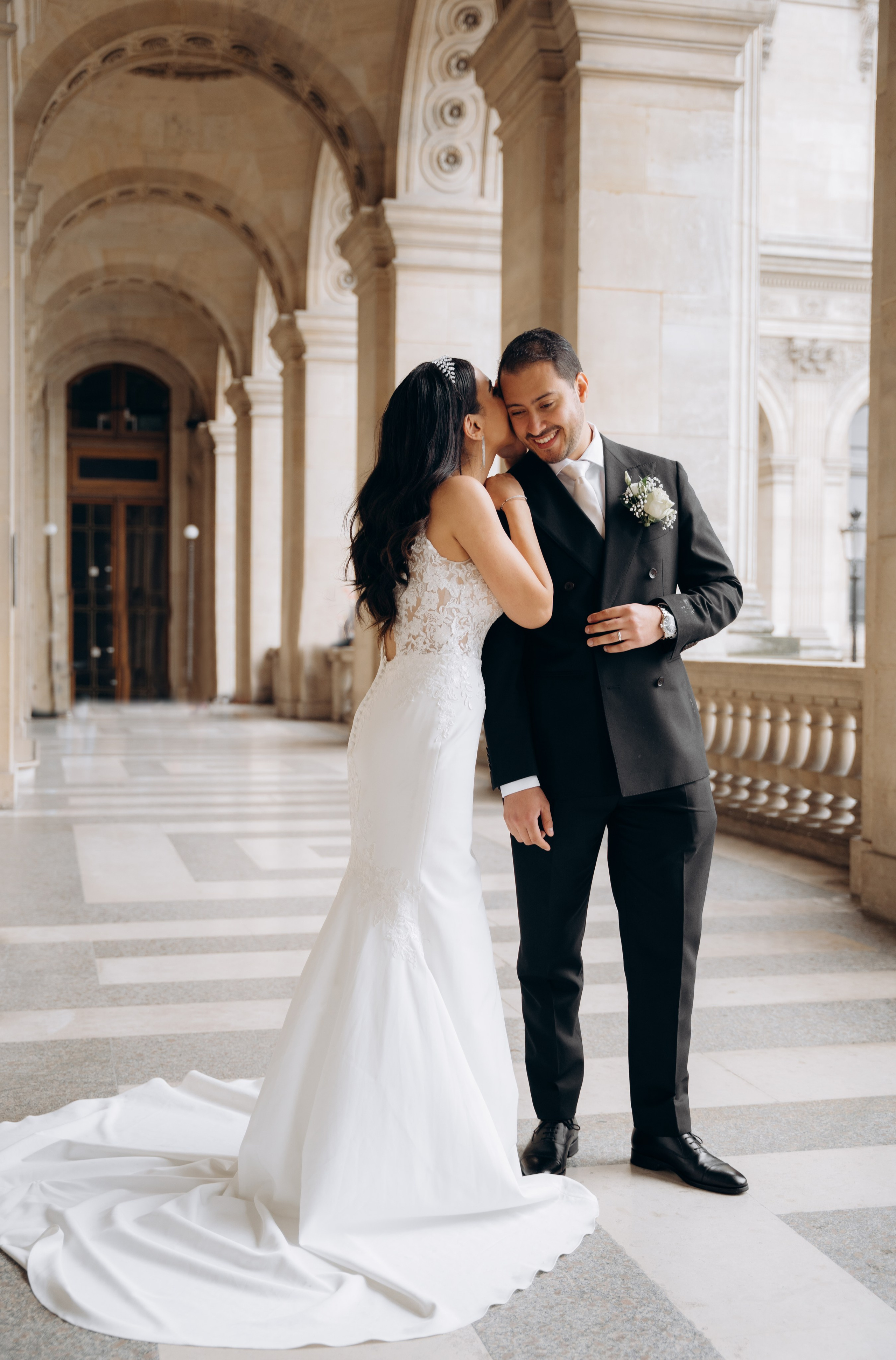 Wedding photo shoot in France_Cabriolet_Paris. Professional photographer in Paris — Shybitska Iryna