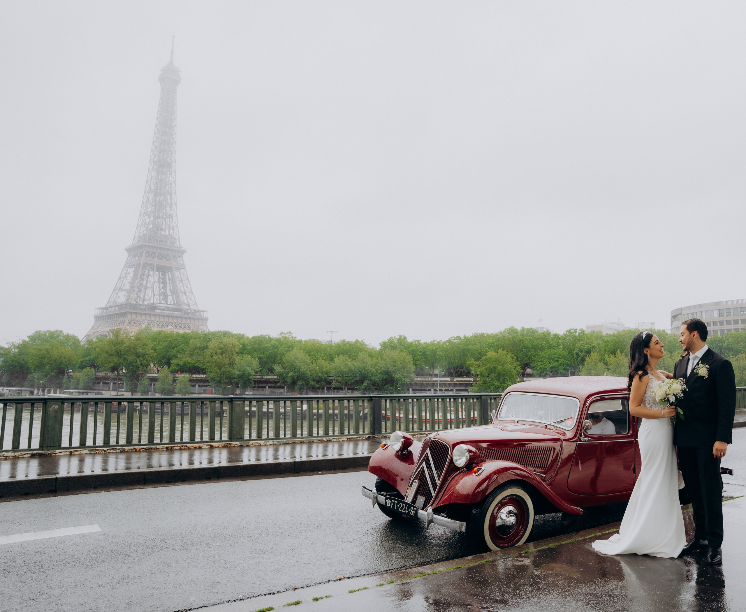 Wedding photo shoot in France_Cabriolet_Paris. Professional photographer in Paris — Shybitska Iryna