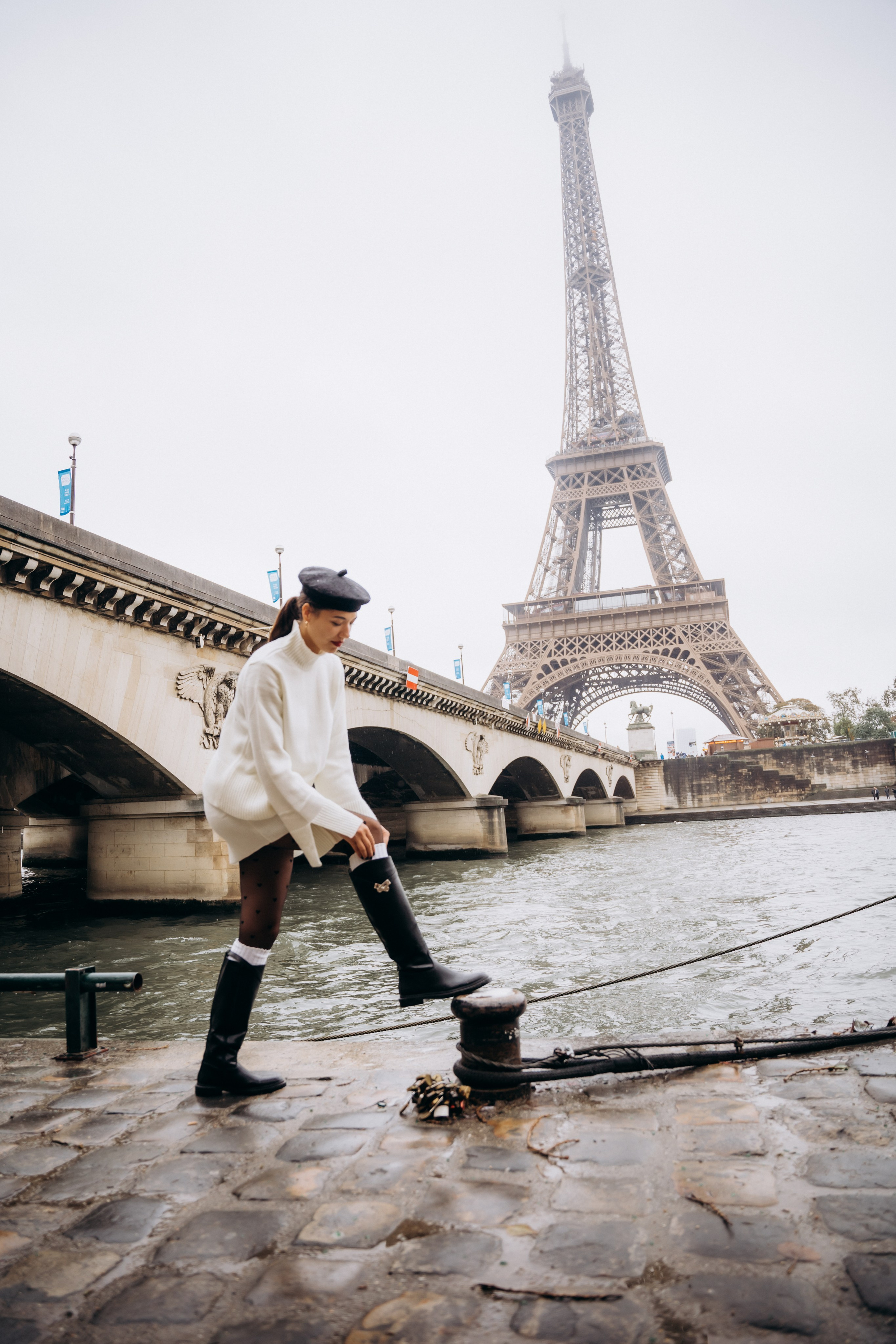 Photo shoot in Paris on a rainy day. Professional photographer in Paris — Shybitska Iryna