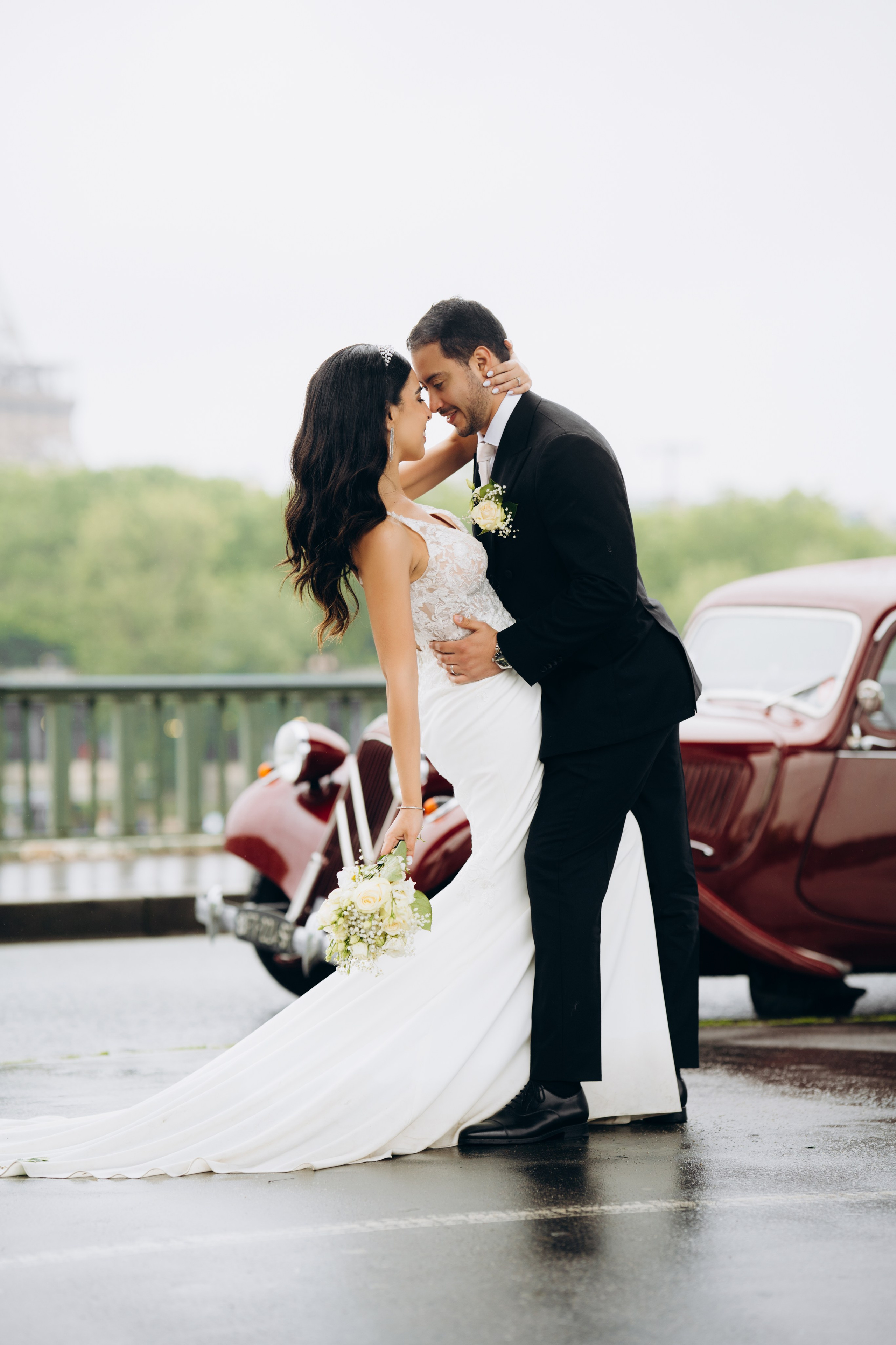 Wedding photo shoot in France_Cabriolet_Paris. Professional photographer in Paris — Shybitska Iryna