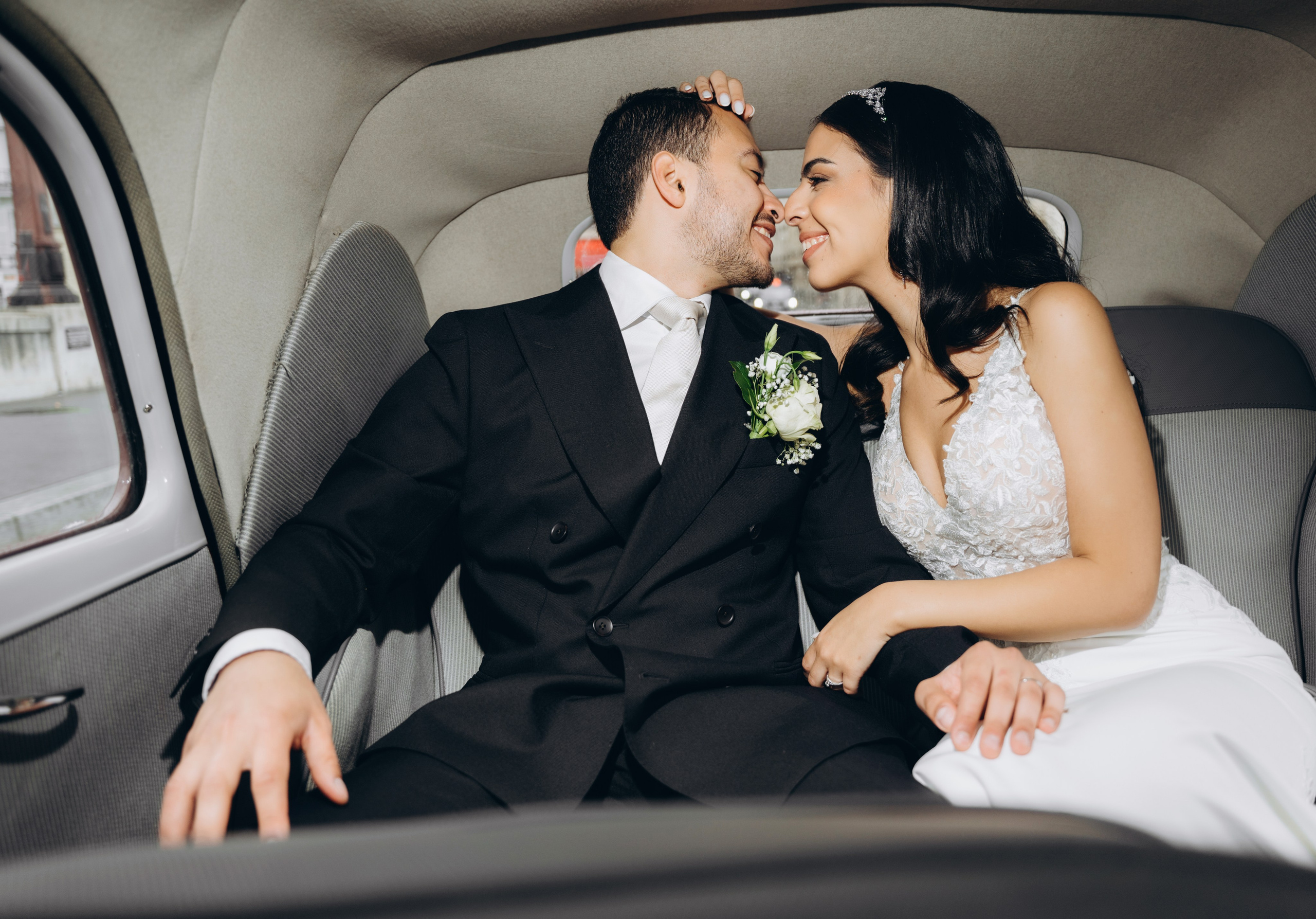 Wedding photo shoot in France_Cabriolet_Paris. Professional photographer in Paris — Shybitska Iryna