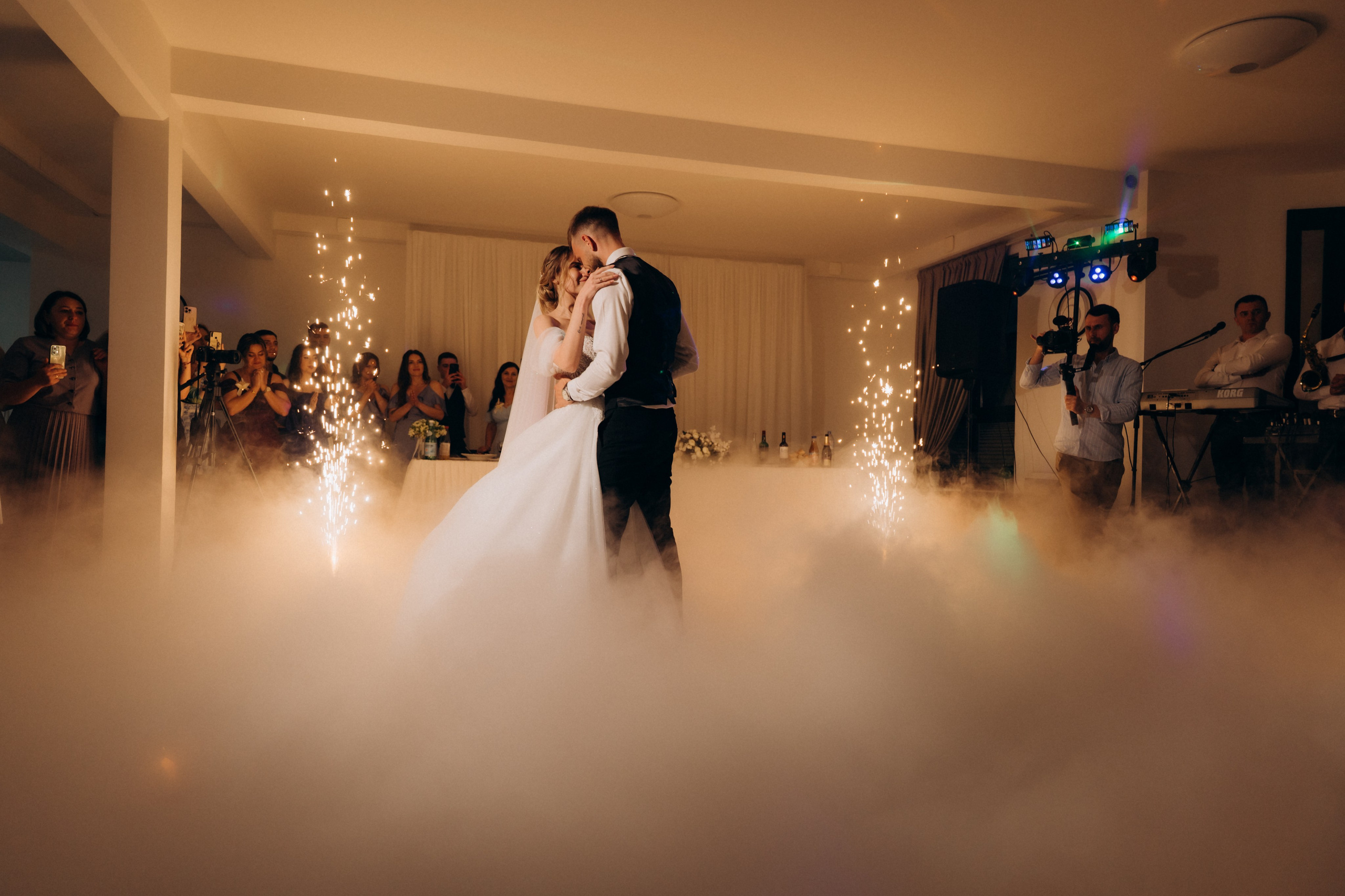 Wedding Day in Paris and Reception. Professional photographer in Paris — Shybitska Iryna