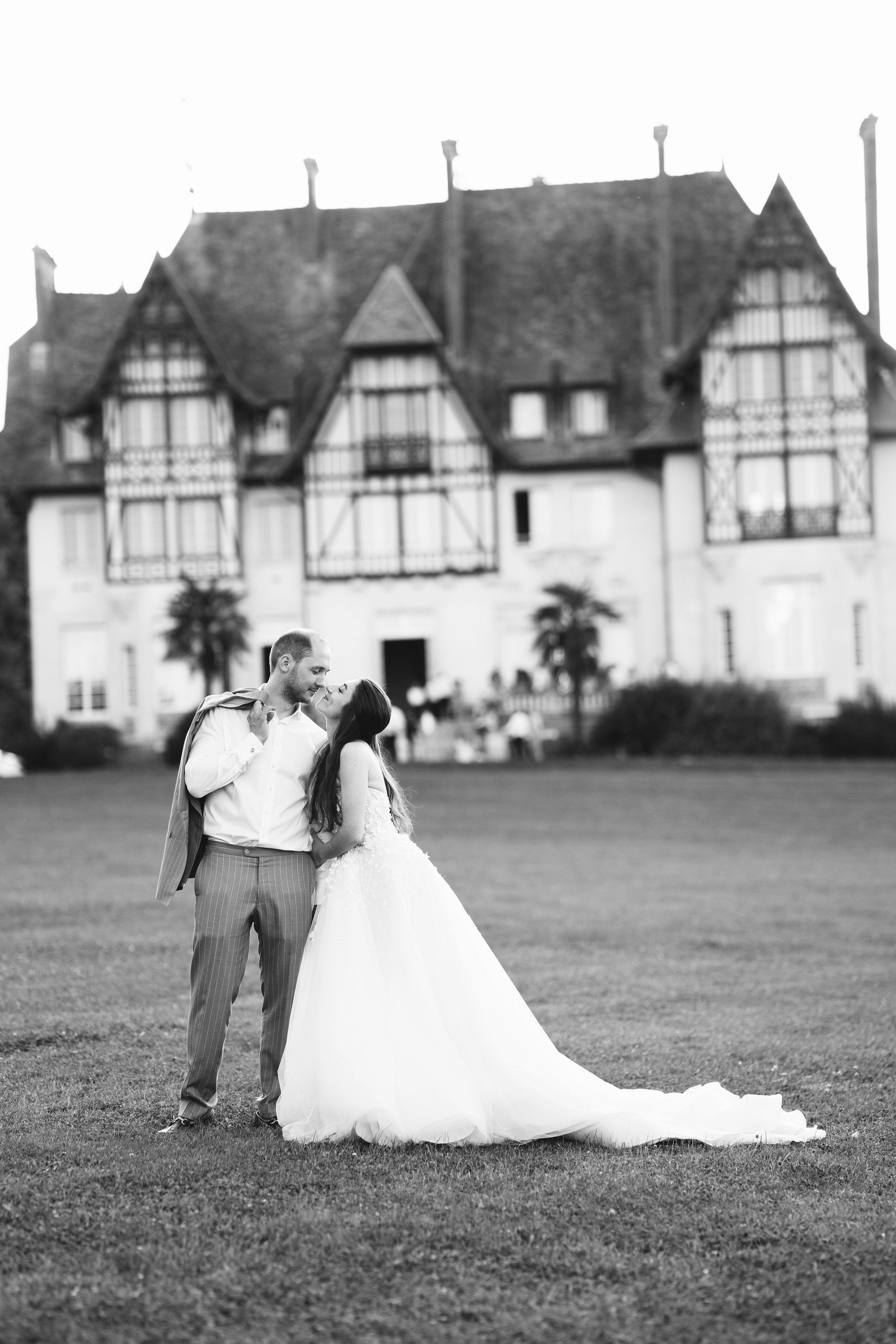 Свадебная фотосессия во французском замке. Professional photographer in Paris — Shybitska Iryna