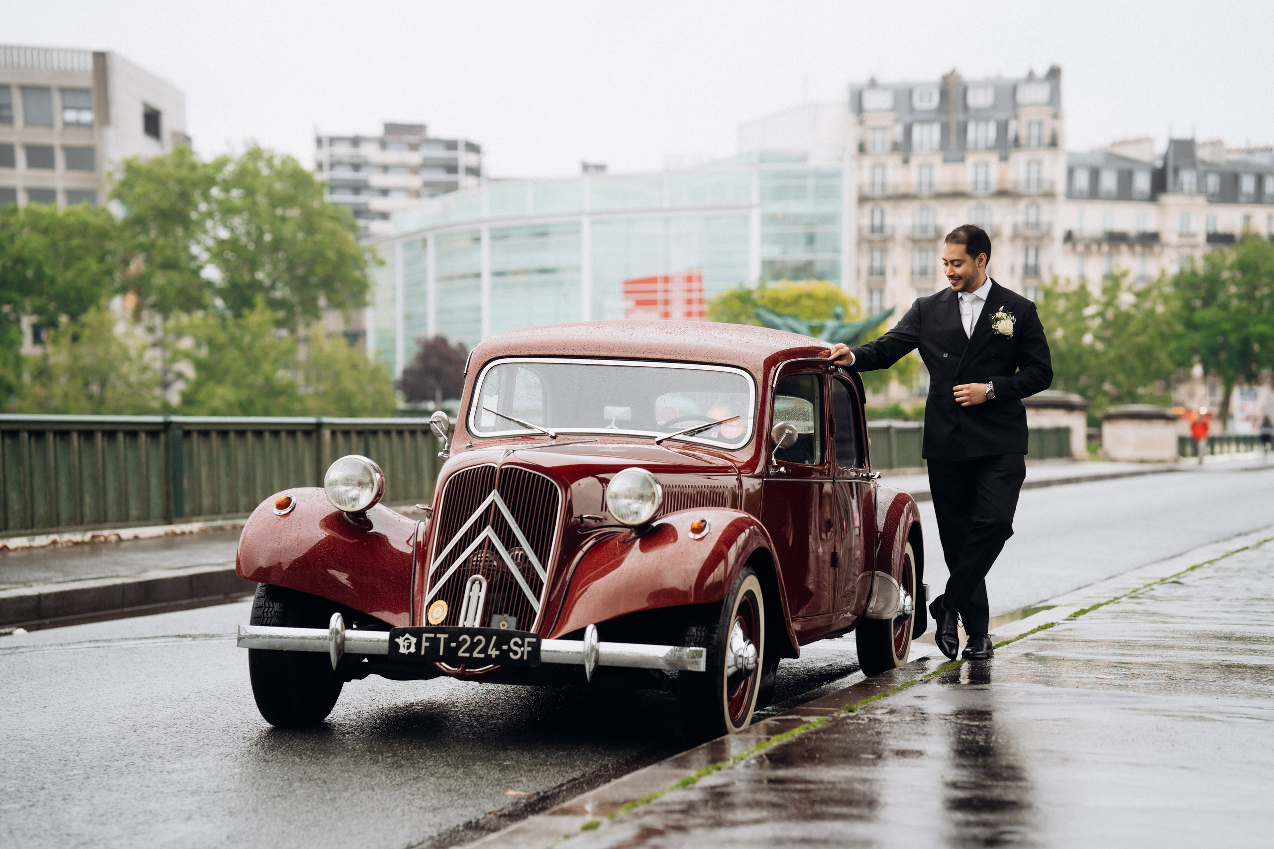 Wedding photo shoot in France_Cabriolet_Paris. Professional photographer in Paris — Shybitska Iryna