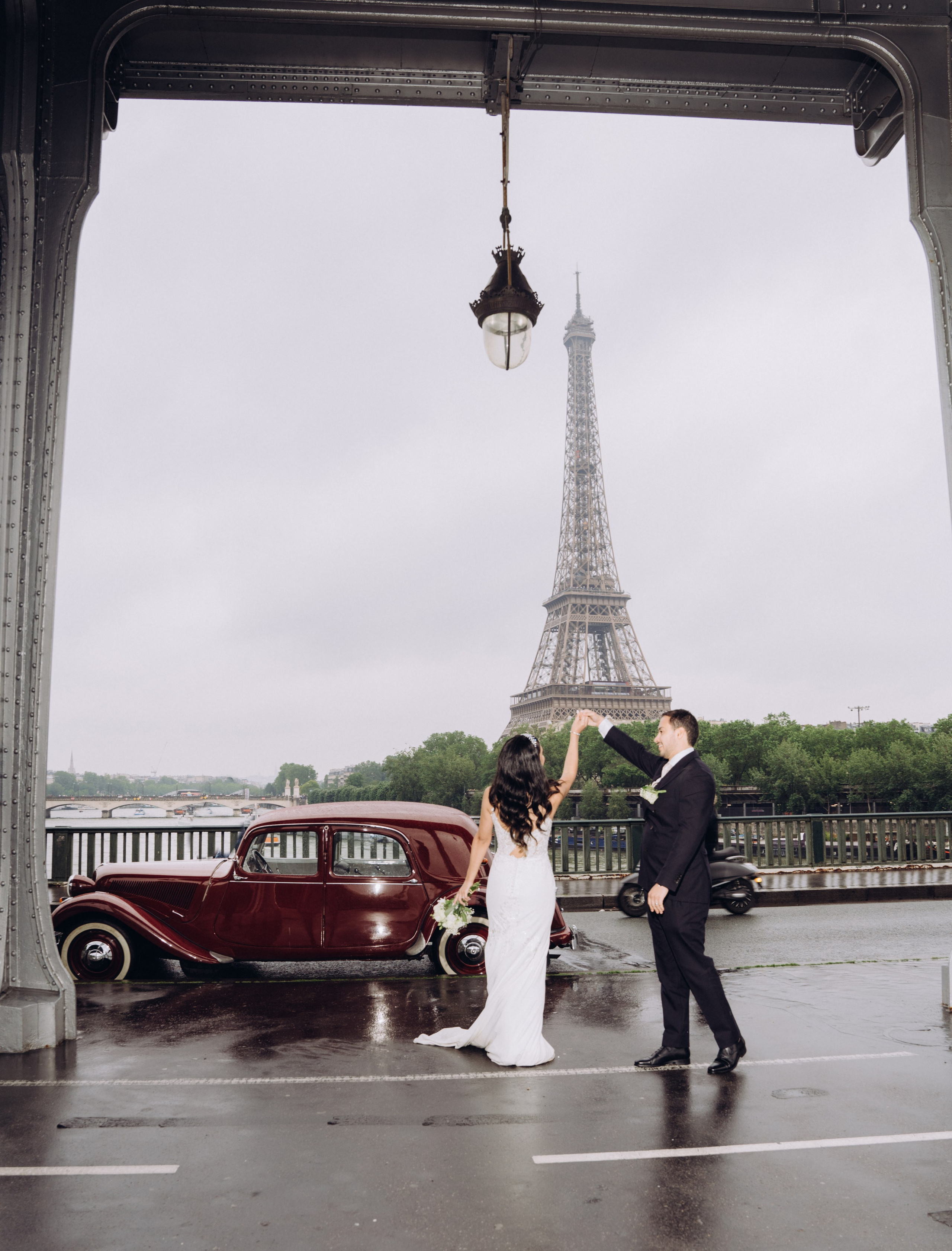 Wedding photo shoot in France_Cabriolet_Paris. Professional photographer in Paris — Shybitska Iryna