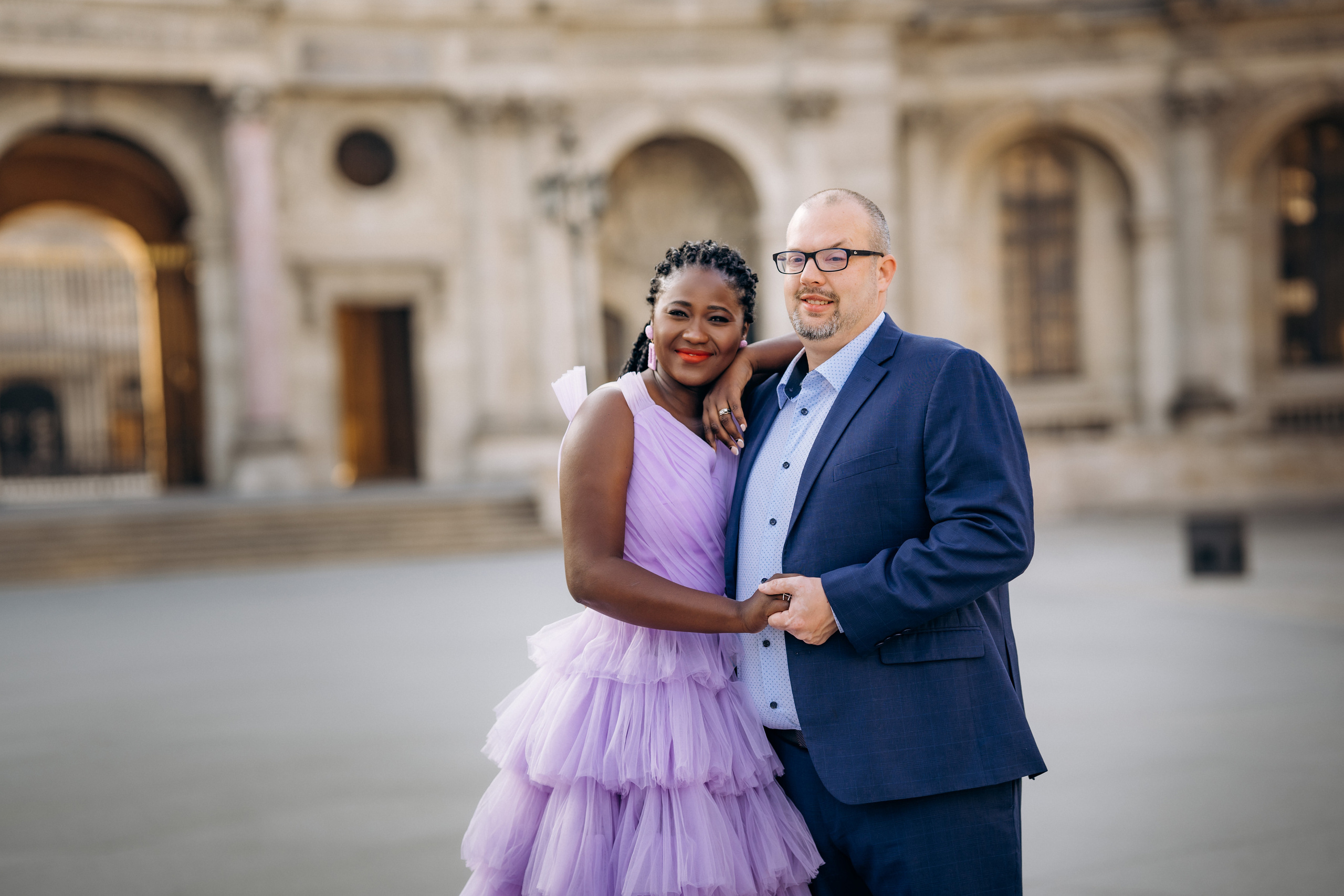 Family photo session in Paris — Louvre — Eiffel Tower. Professional photographer in Paris — Shybitska Iryna