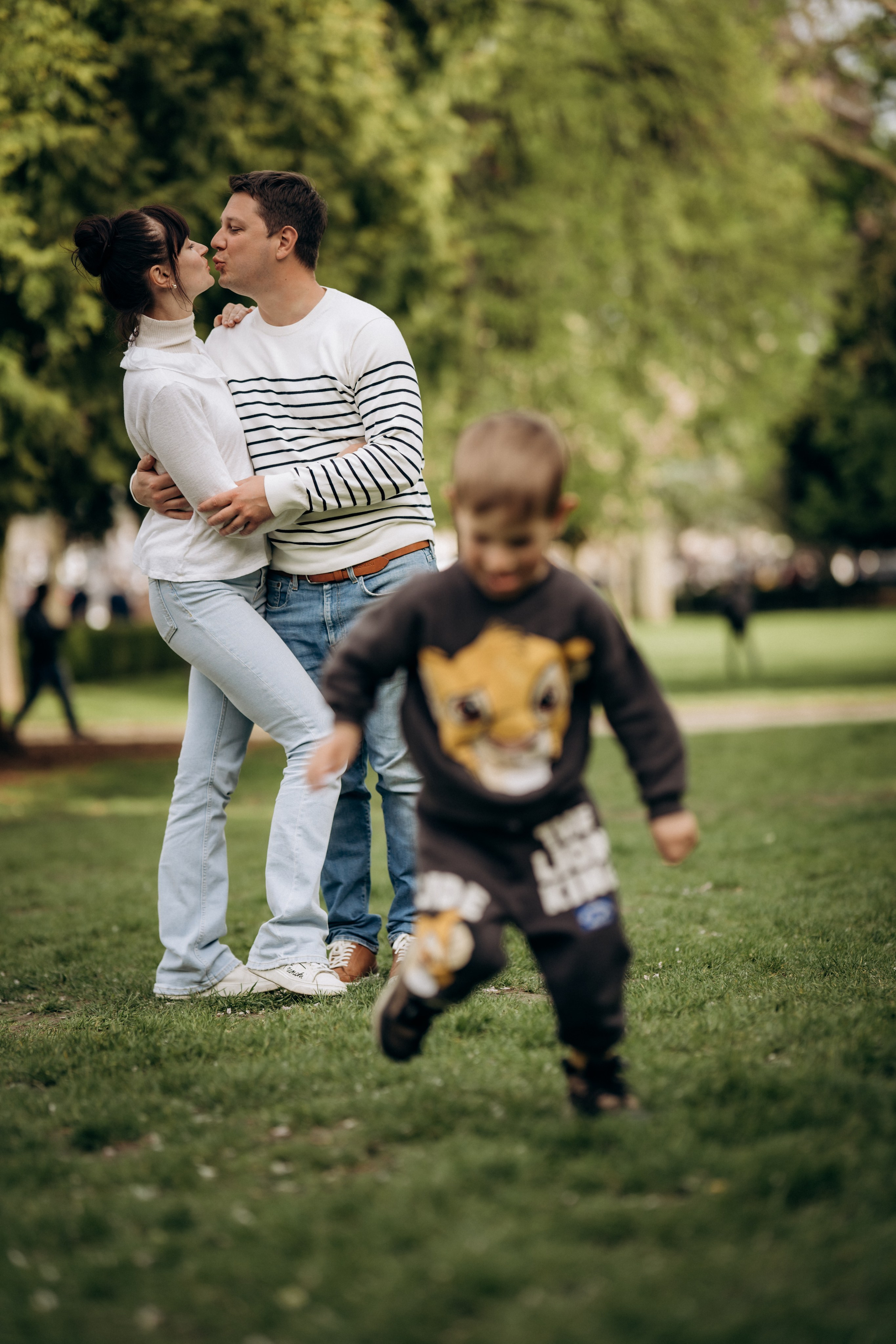 Family photo shoot. Paris. Professional photographer in Paris — Shybitska Iryna