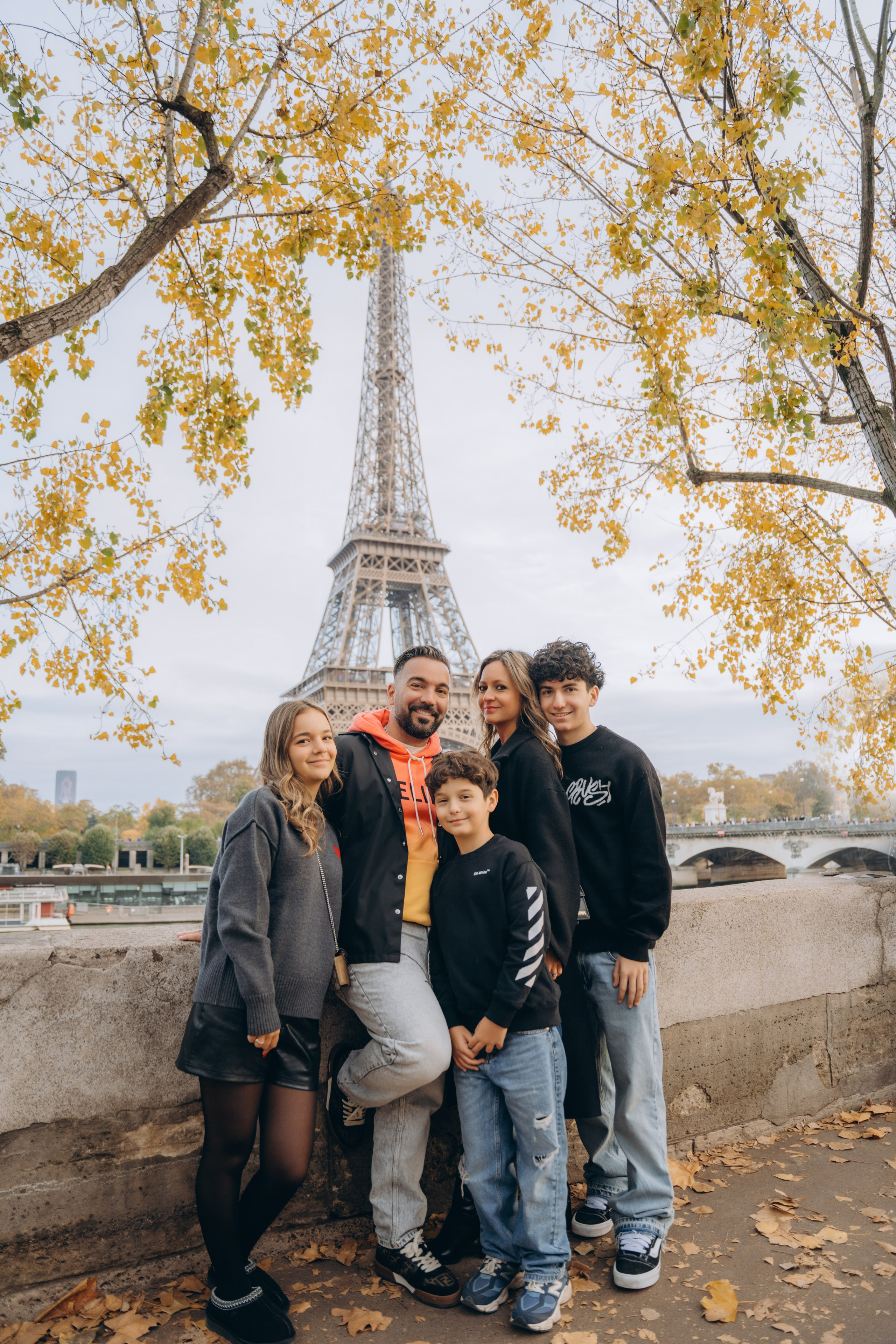 Family photo shoot. Paris. Professional photographer in Paris — Shybitska Iryna