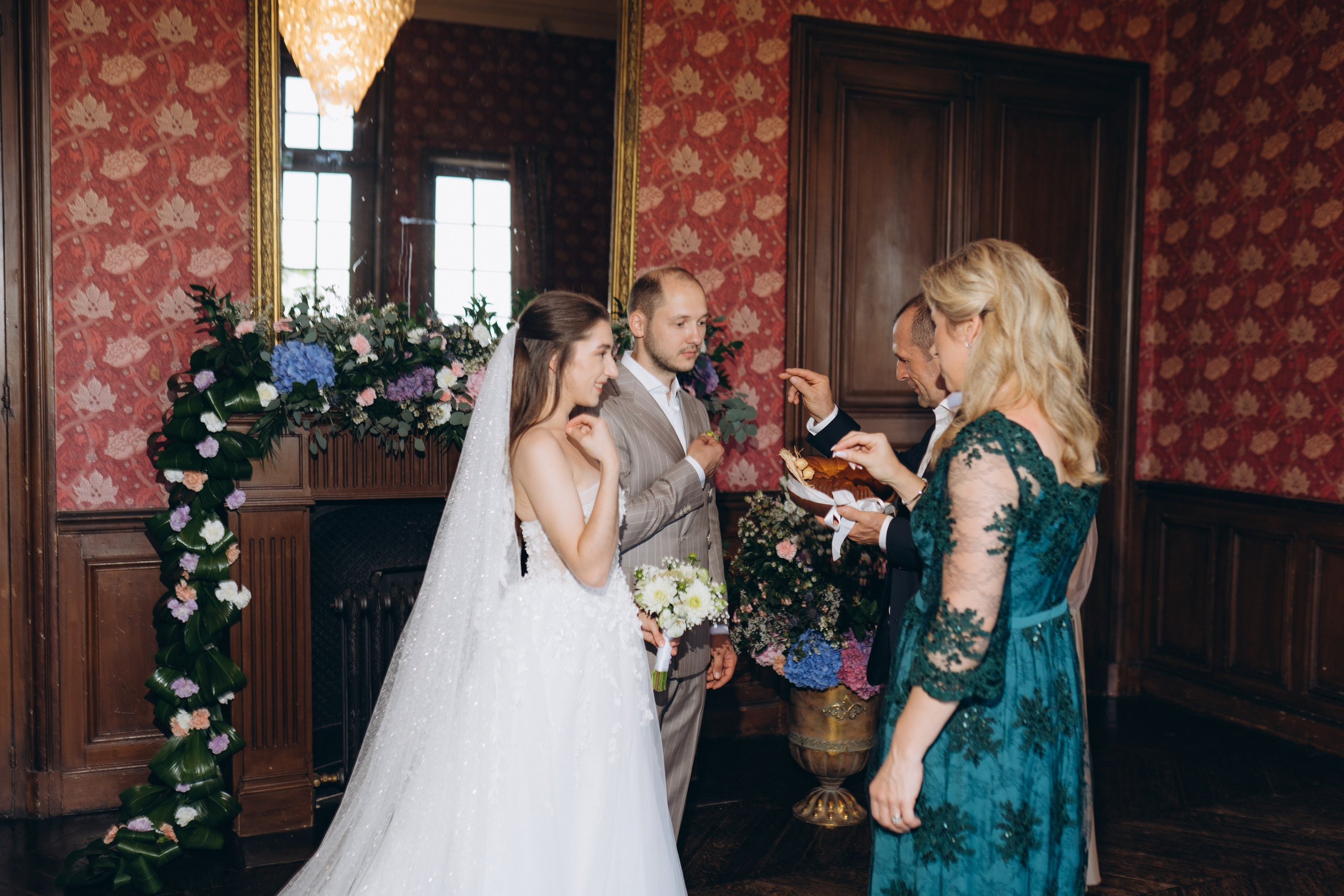 Свадебная фотосессия во французском замке. Professional photographer in Paris — Shybitska Iryna