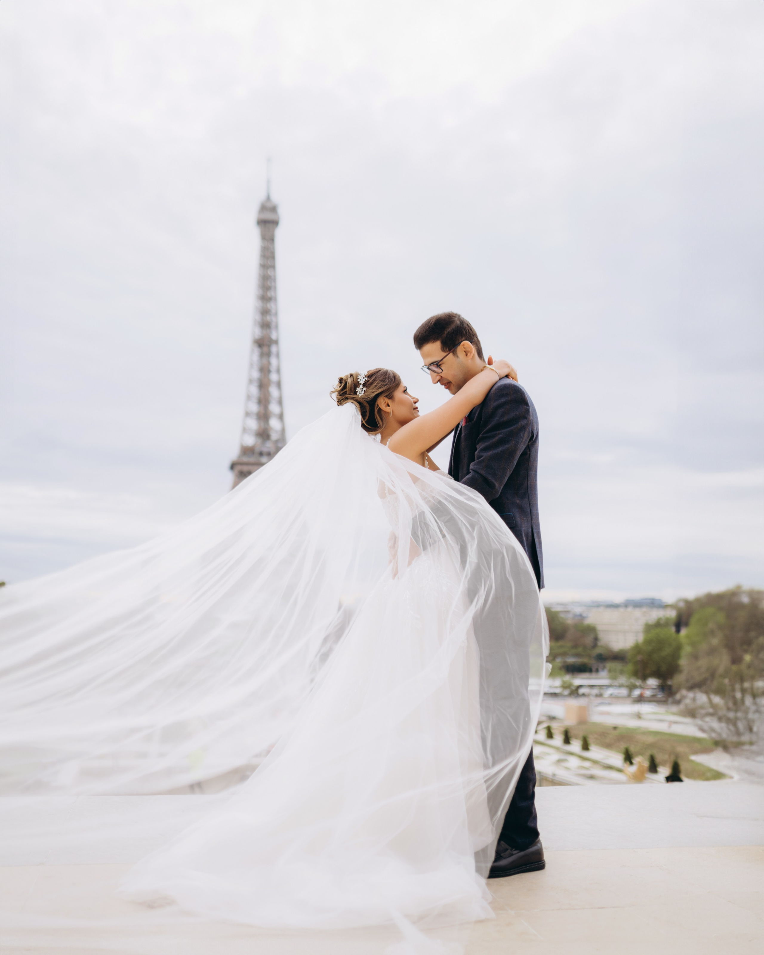 Wedding photo shoot. Professional photographer in Paris — Shybitska Iryna