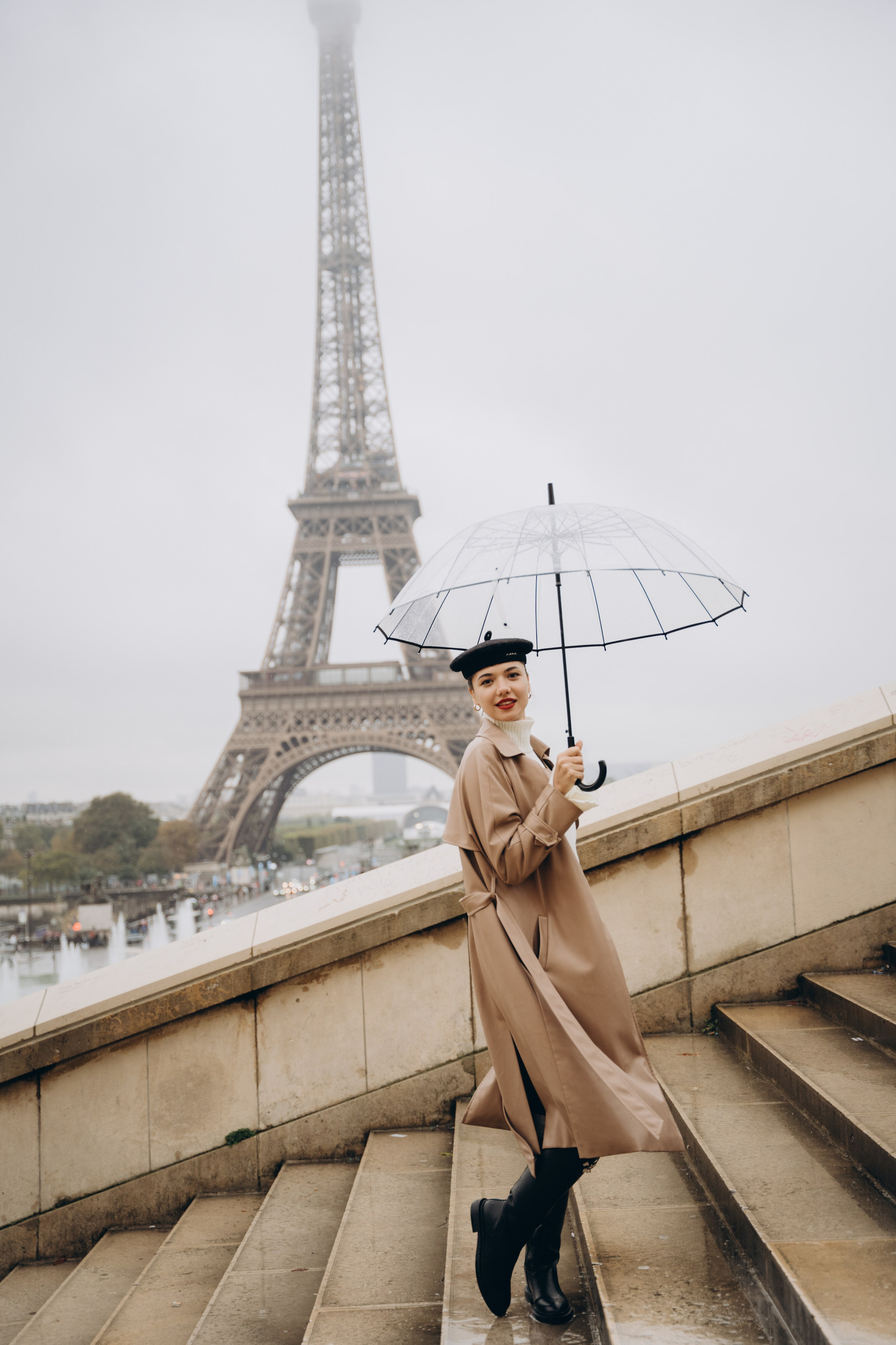 Photo shoot in Paris on a rainy day. Professional photographer in Paris — Shybitska Iryna