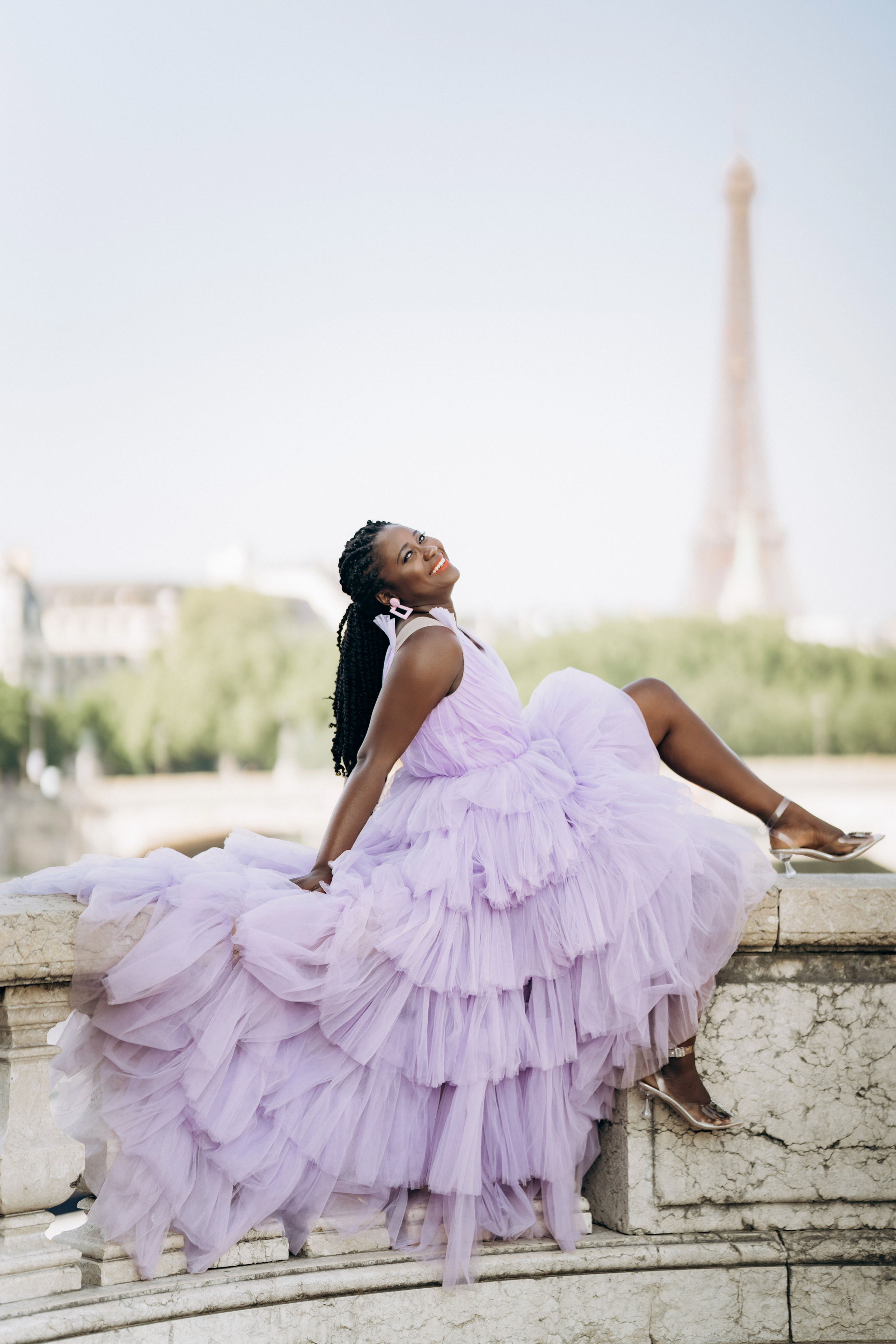 Family photo session in Paris — Louvre — Eiffel Tower. Professional photographer in Paris — Shybitska Iryna