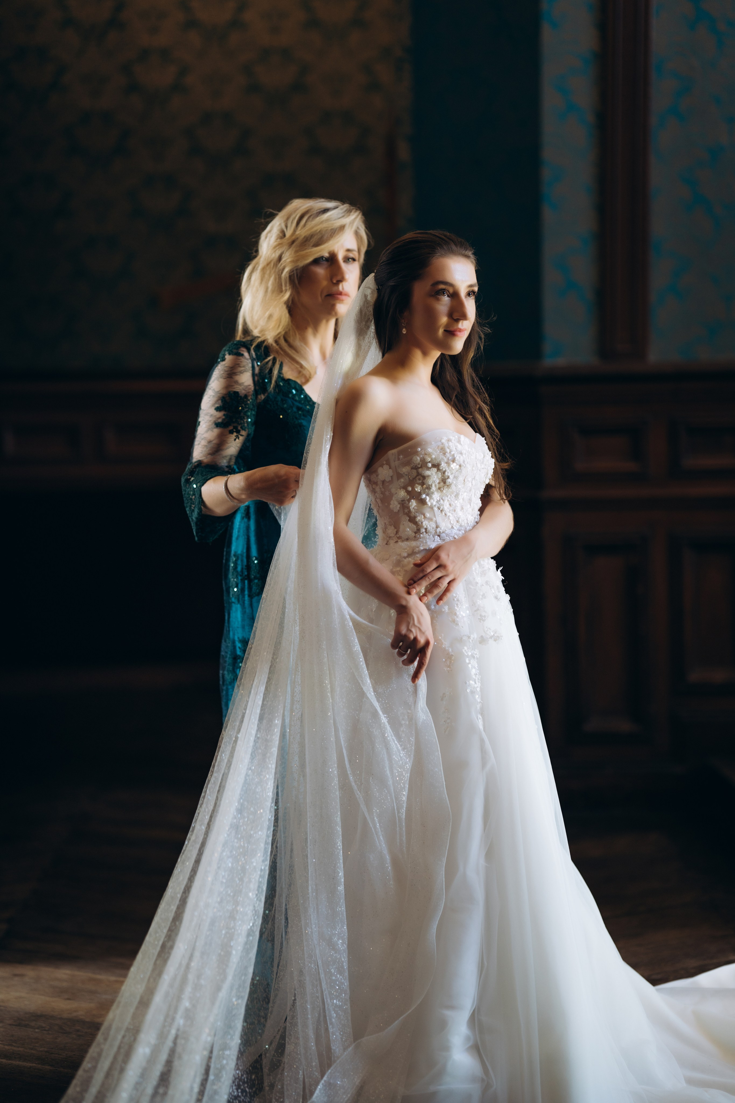 Свадебная фотосессия во французском замке. Professional photographer in Paris — Shybitska Iryna