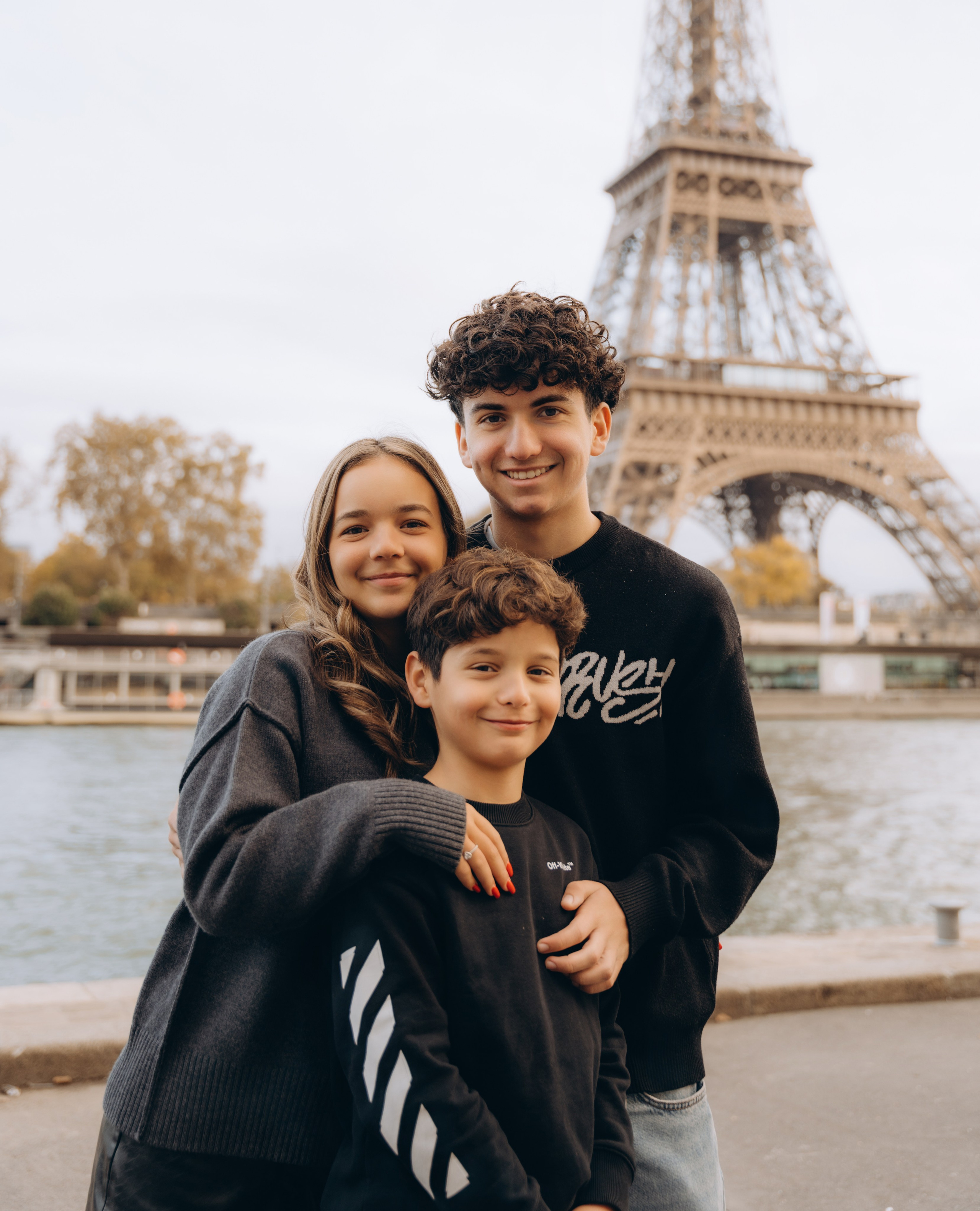 Family photo shoot. Paris. Professional photographer in Paris — Shybitska Iryna