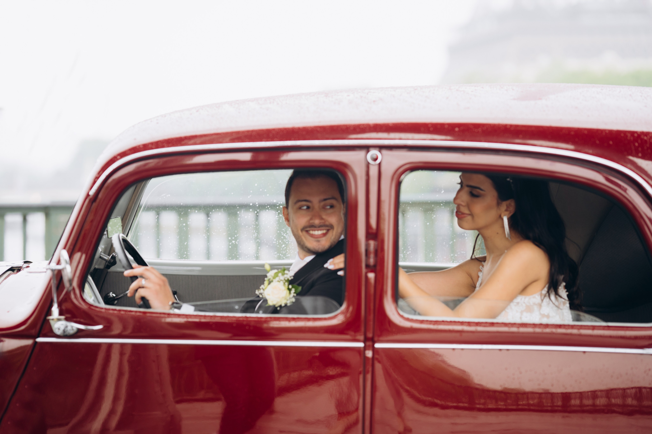 Wedding photo shoot in France_Cabriolet_Paris. Professional photographer in Paris — Shybitska Iryna