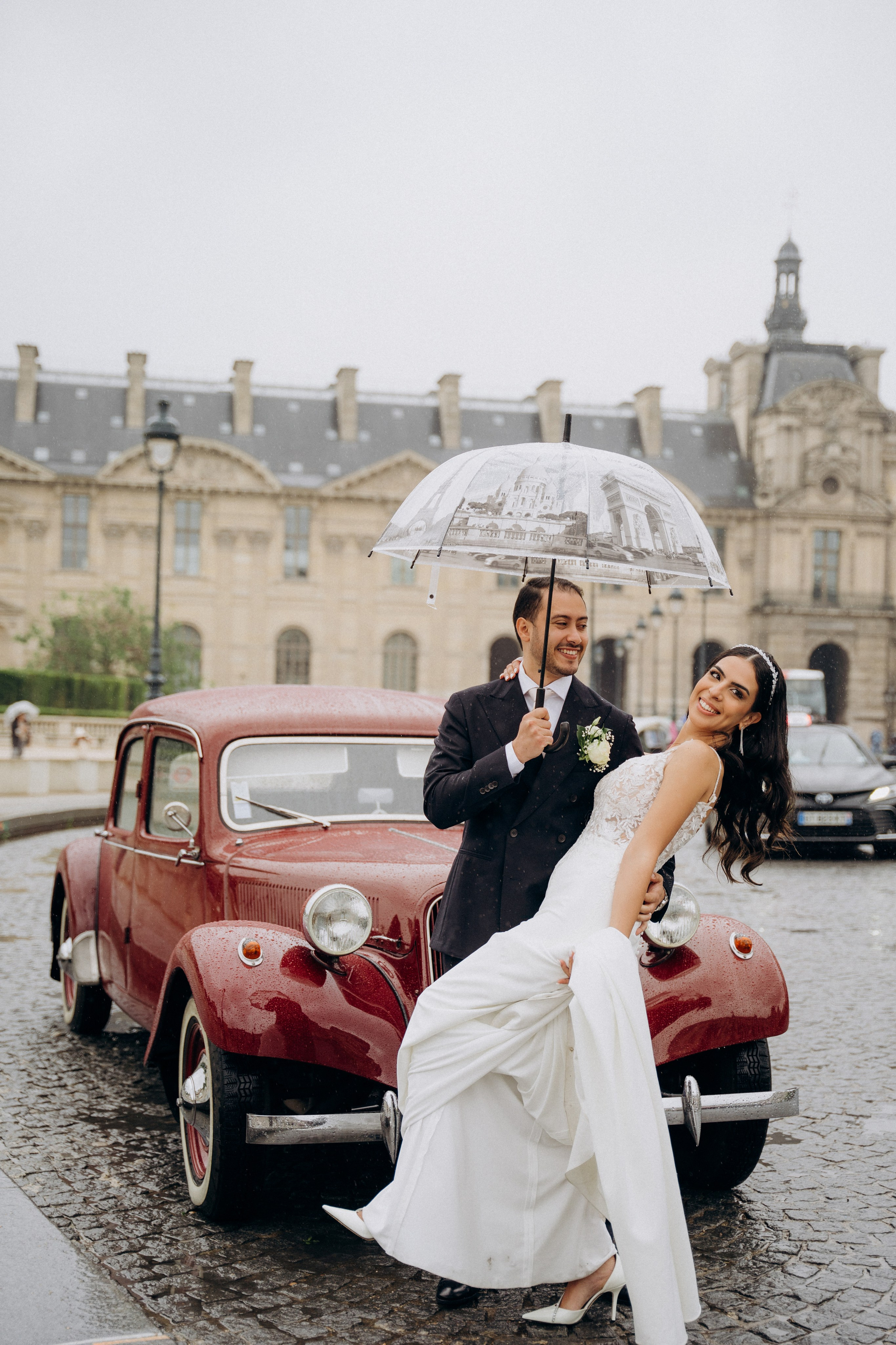 Wedding photo shoot in France_Cabriolet_Paris. Professional photographer in Paris — Shybitska Iryna