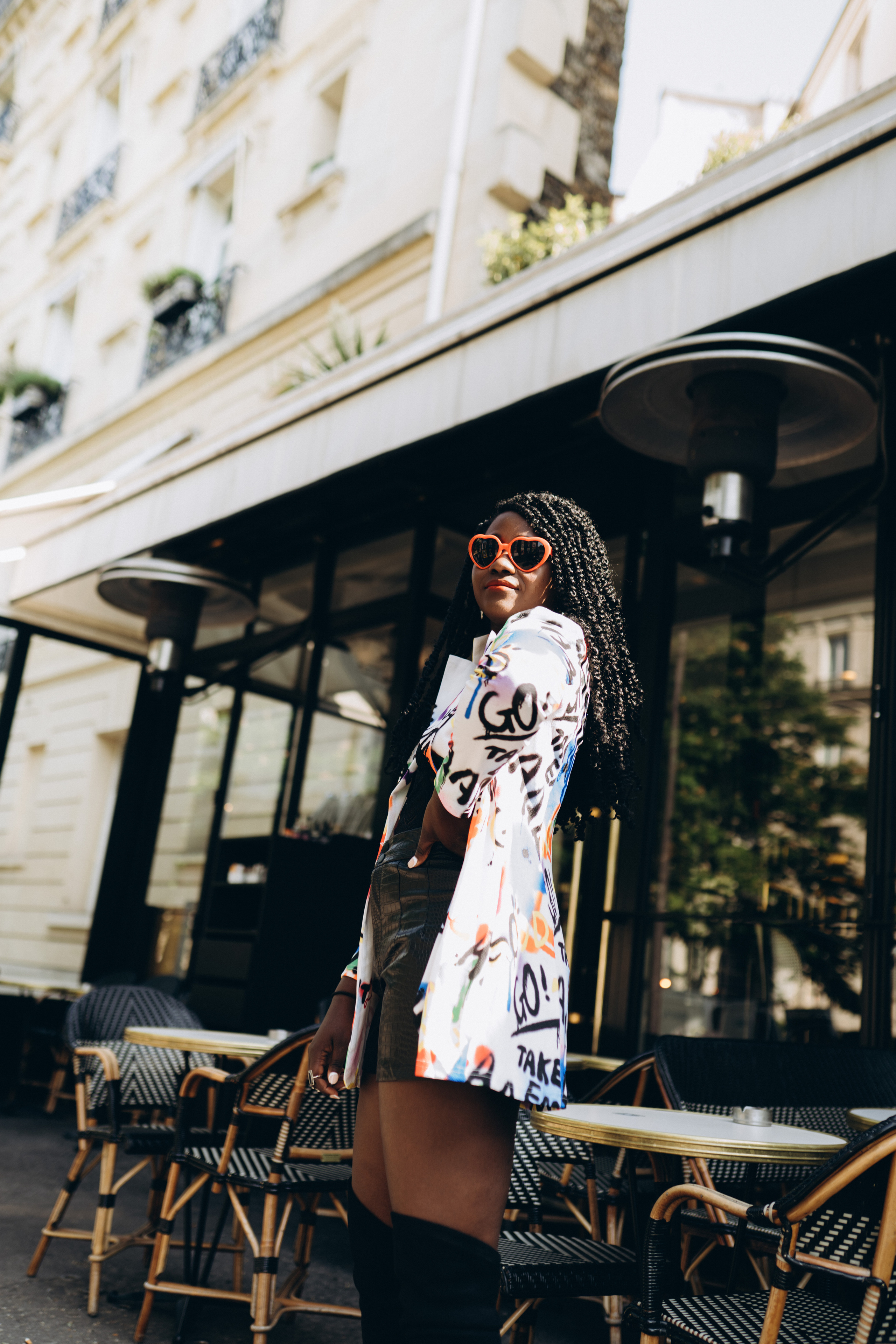 Family photo session in Paris — Louvre — Eiffel Tower. Professional photographer in Paris — Shybitska Iryna