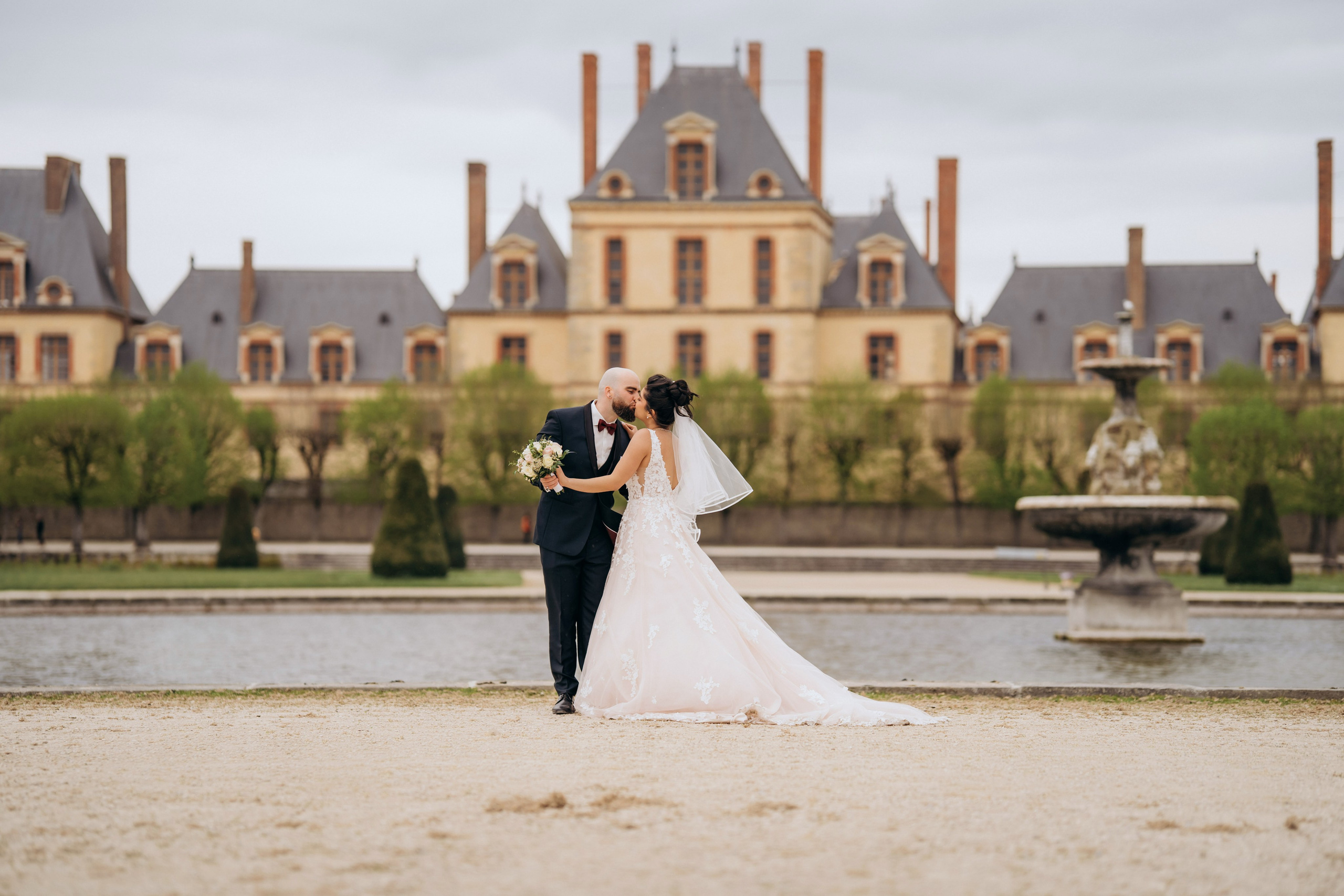 Town hall civil ceremony & wedding photoshoot in France. Professional photographer in Paris — Shybitska Iryna