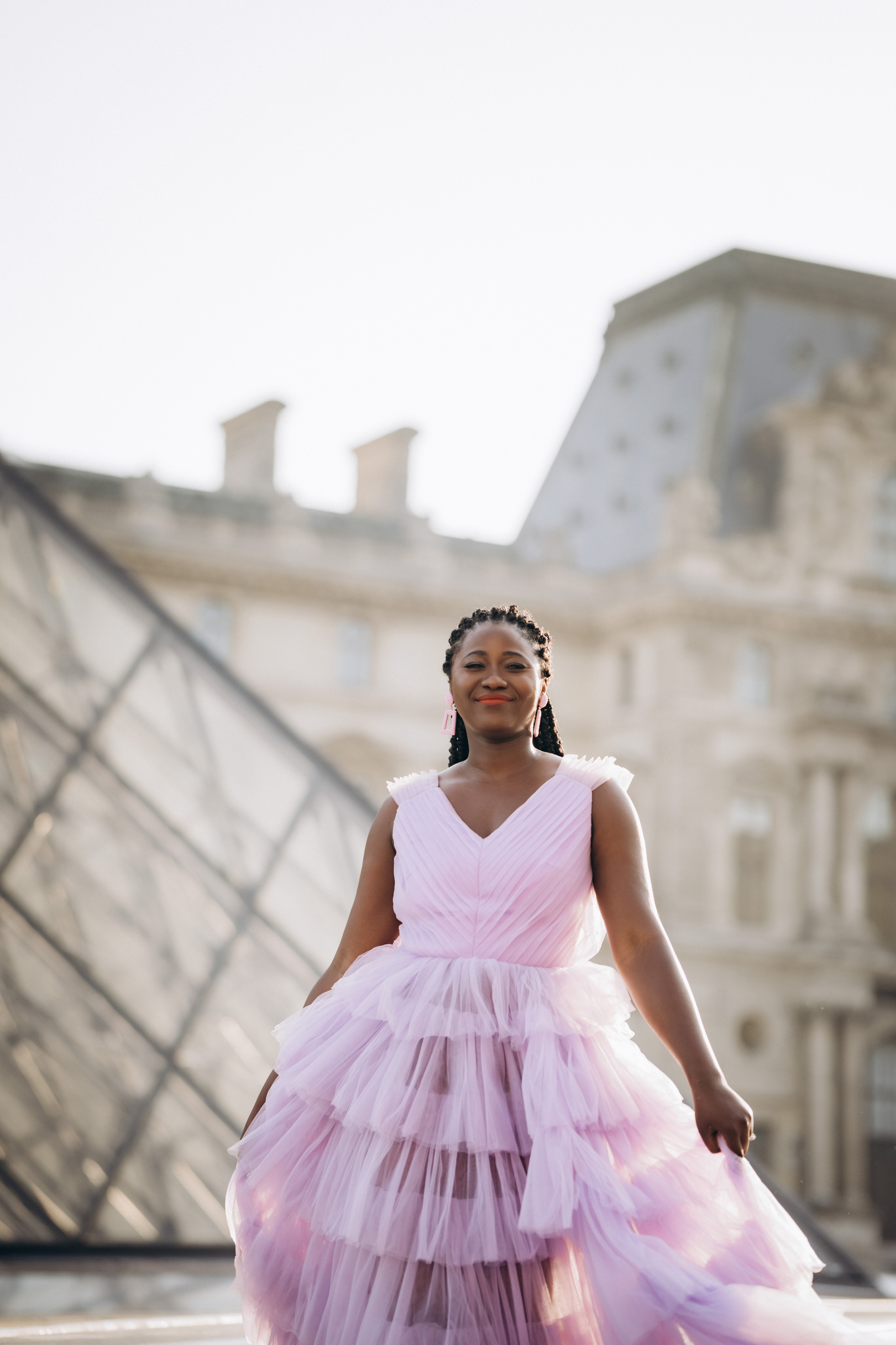 Family photo session in Paris — Louvre — Eiffel Tower. Professional photographer in Paris — Shybitska Iryna