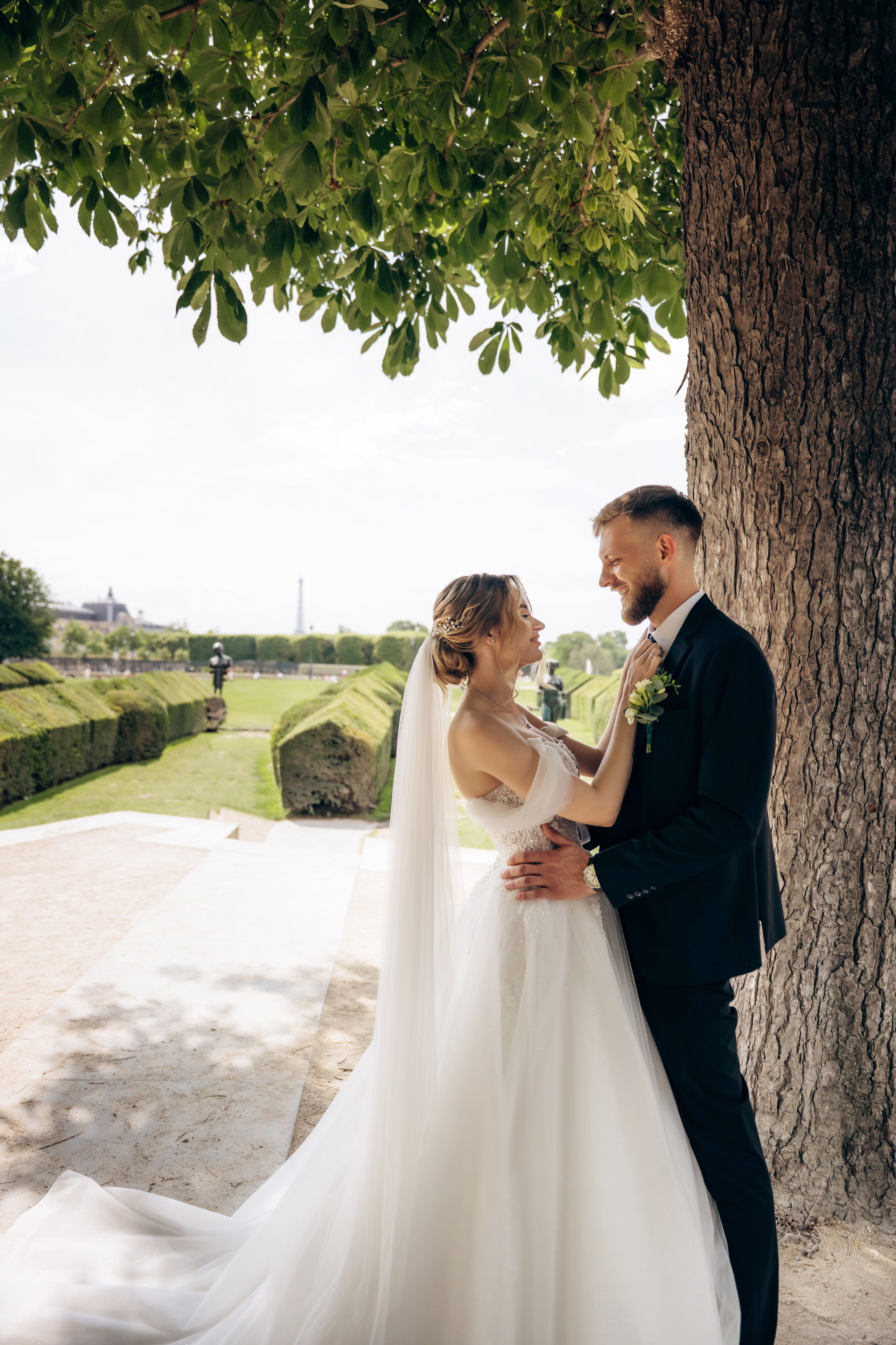 Wedding Day in Paris and Reception. Professional photographer in Paris — Shybitska Iryna