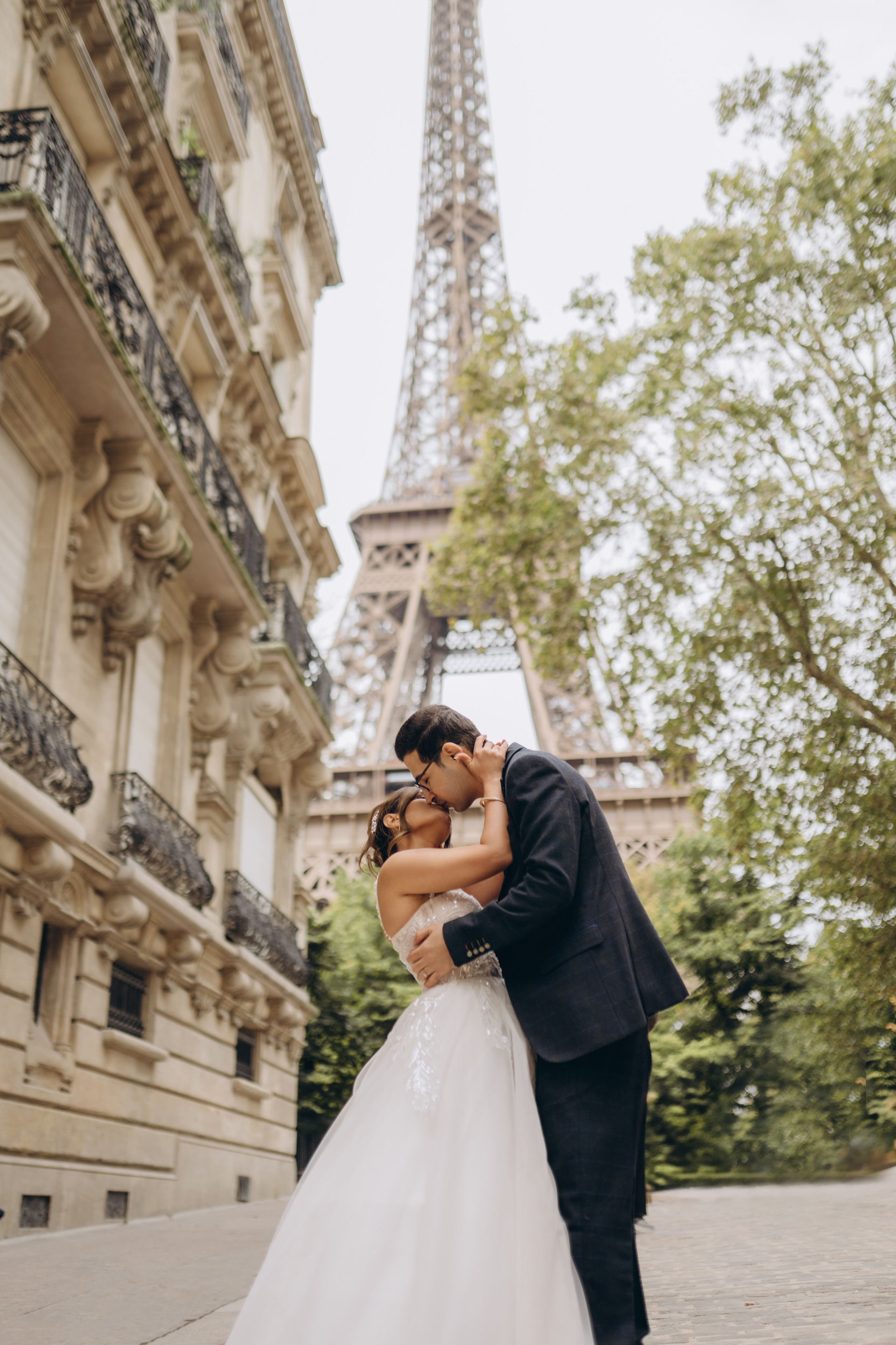 Wedding photo shoot. Professional photographer in Paris — Shybitska Iryna