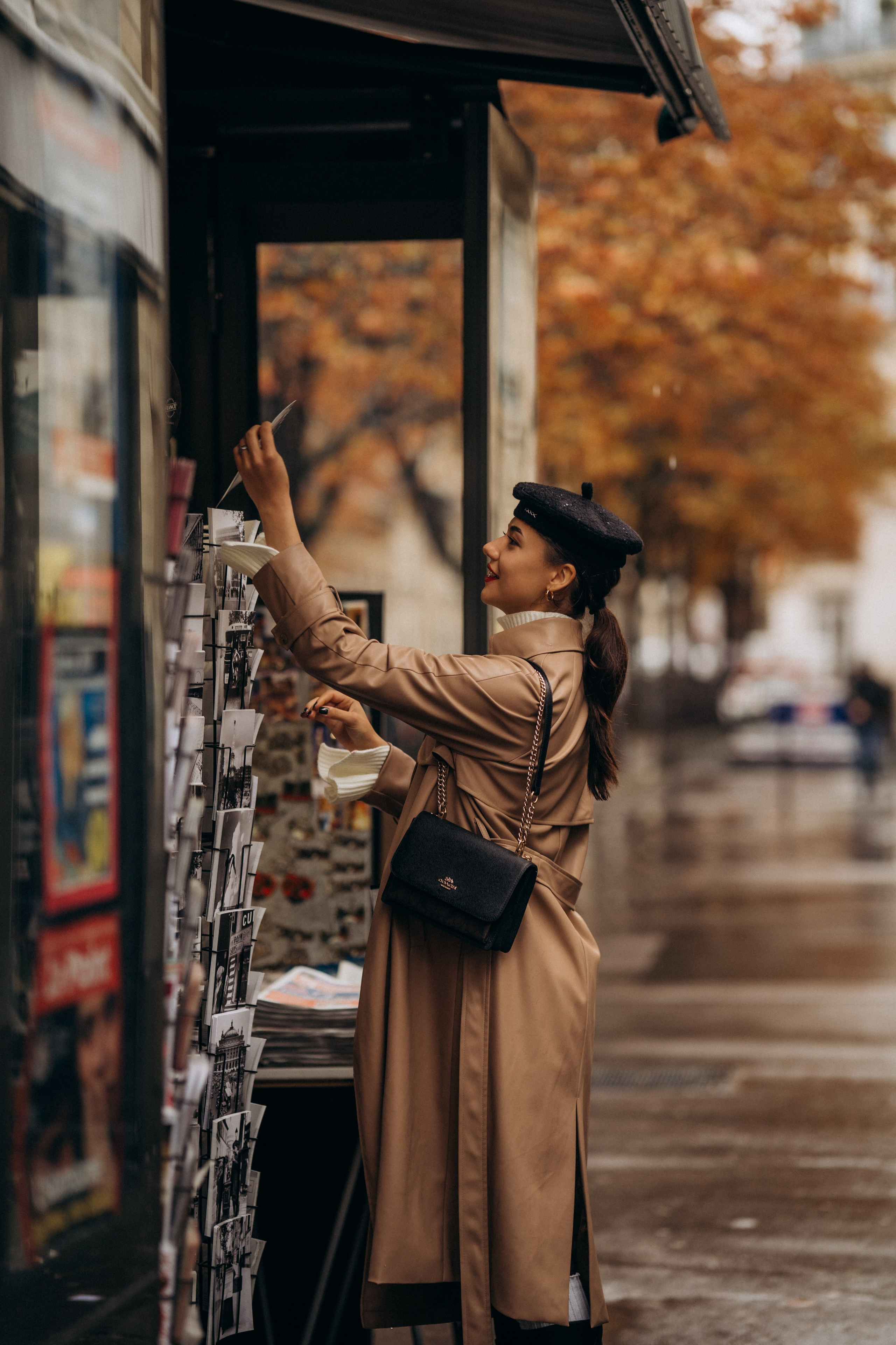 Photo shoot in Paris on a rainy day. Professional photographer in Paris — Shybitska Iryna