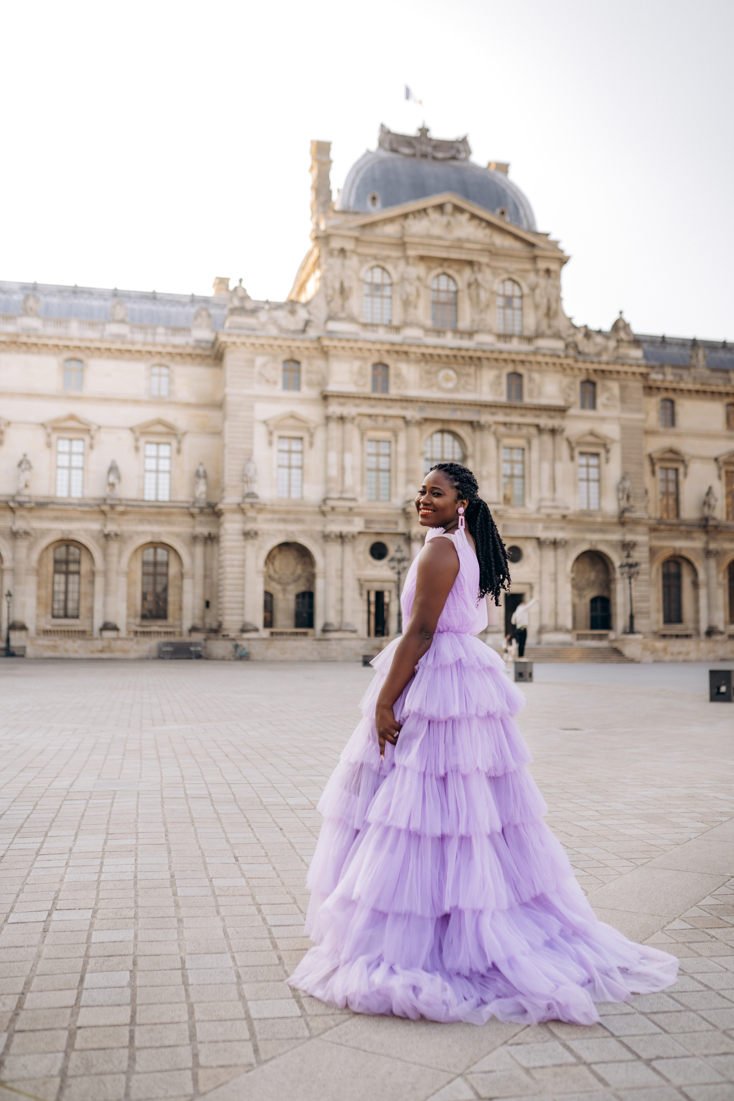 Family photo session in Paris — Louvre — Eiffel Tower. Professional photographer in Paris — Shybitska Iryna