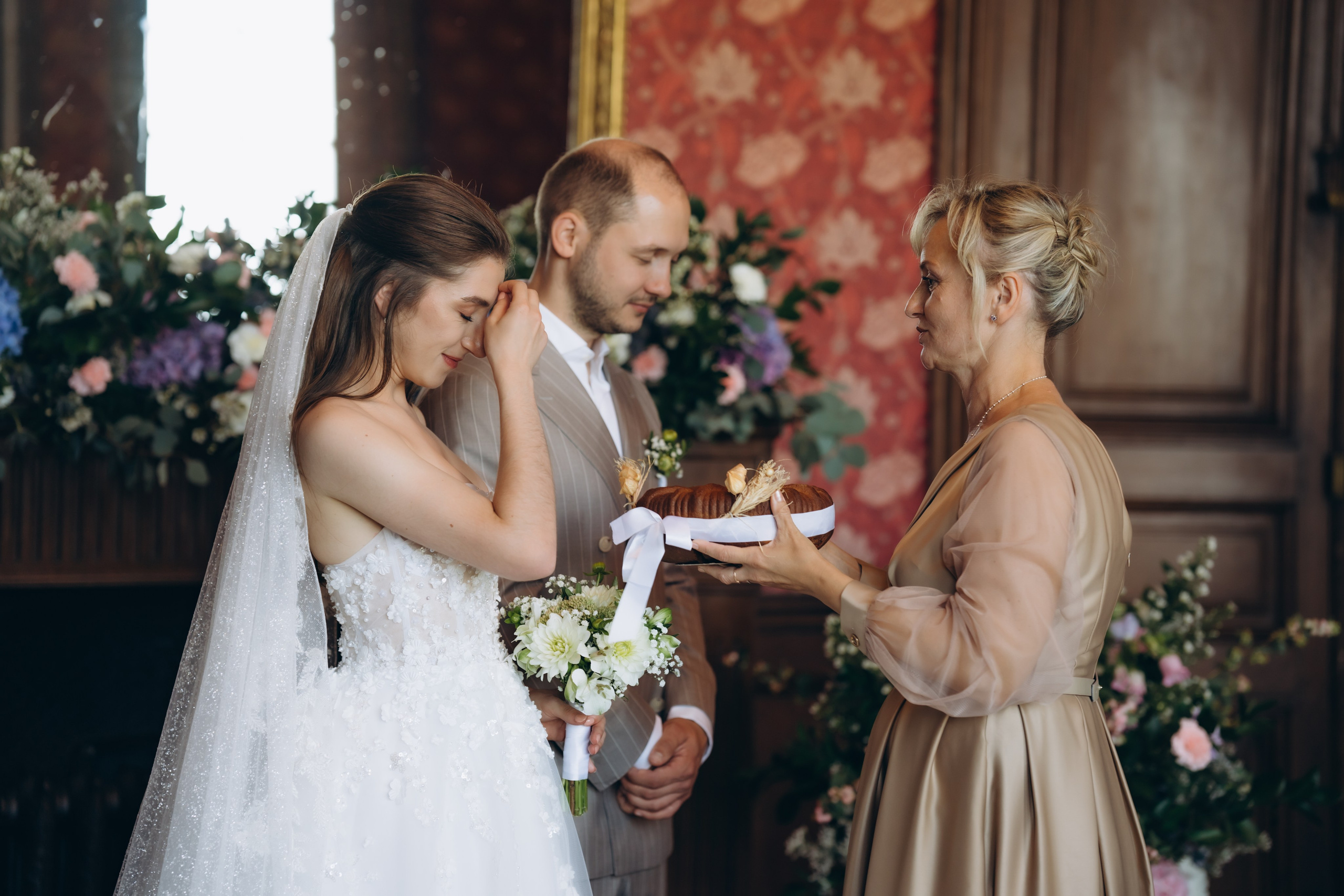 Свадебная фотосессия во французском замке. Professional photographer in Paris — Shybitska Iryna