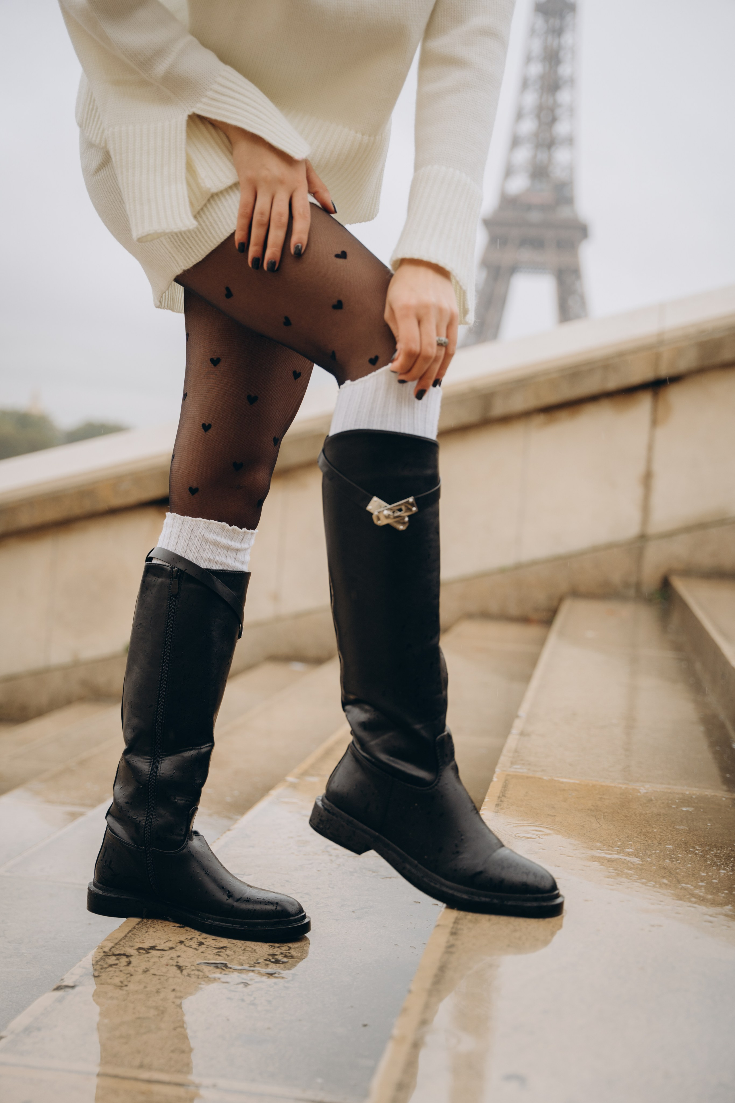 Photo shoot in Paris on a rainy day. Professional photographer in Paris — Shybitska Iryna