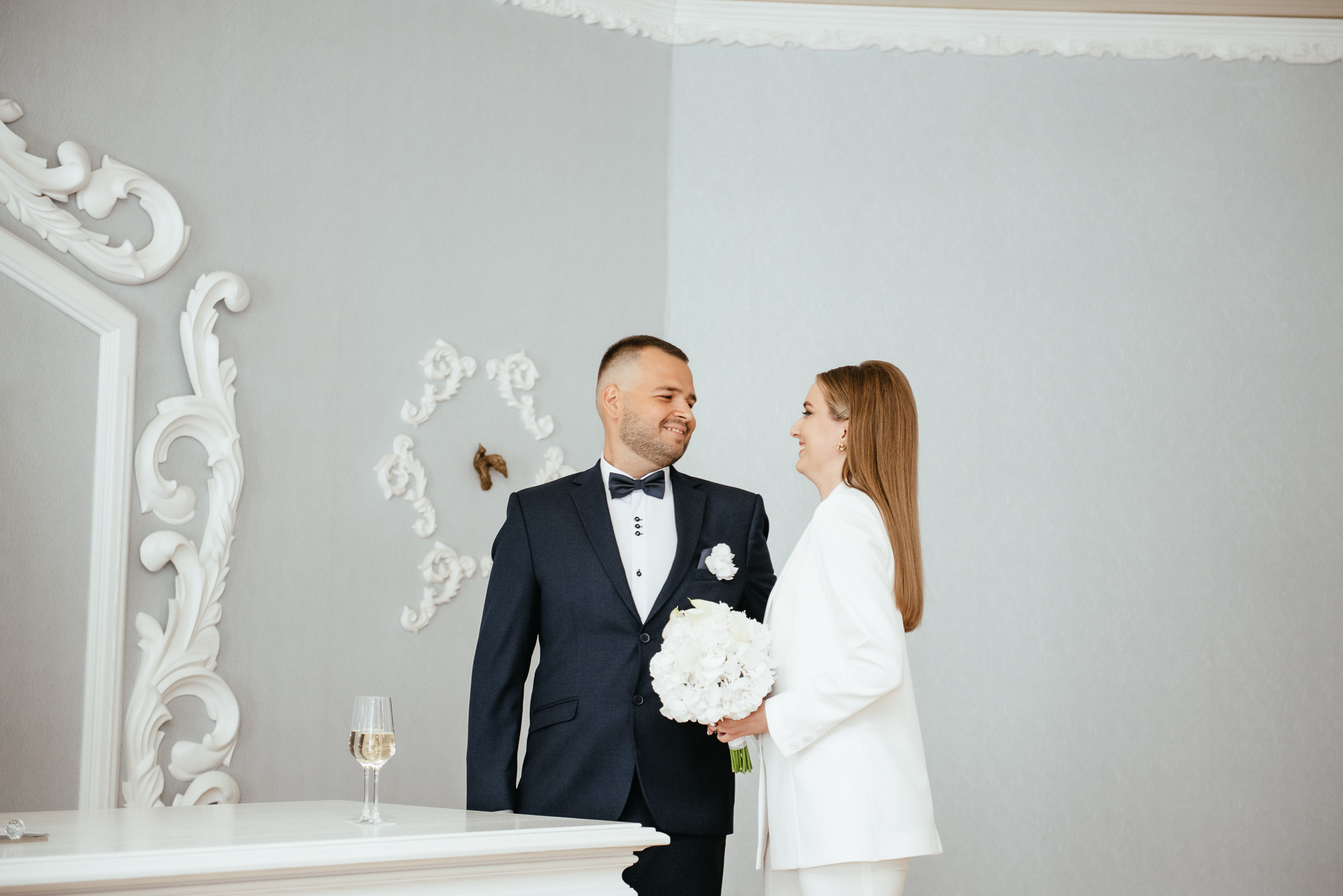 Брючный костюм вместо свадебного платья. Весільний та сімейний фотограф у Запоріжжі Юлія Васьків