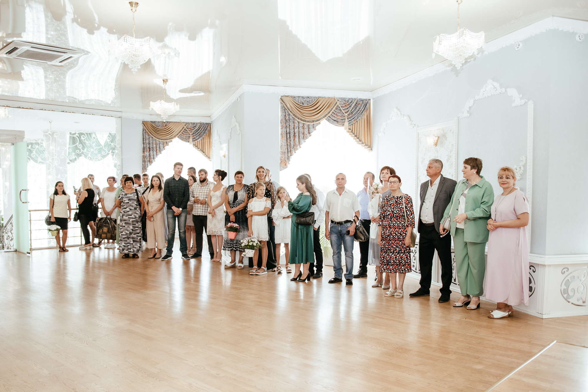 Брючный костюм вместо свадебного платья. Весільний та сімейний фотограф у Запоріжжі Юлія Васьків