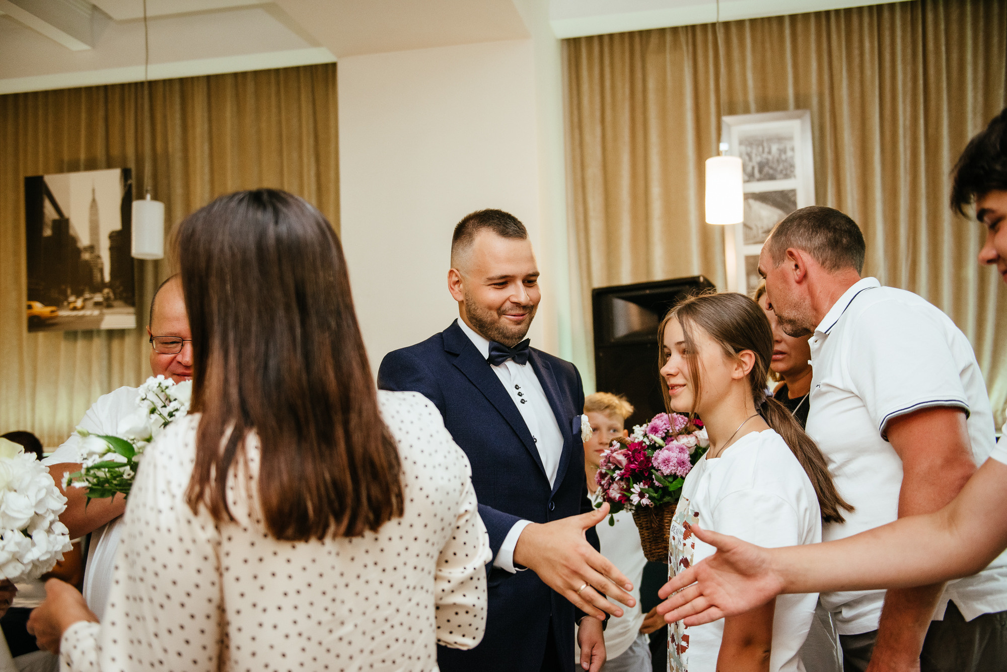 Брючный костюм вместо свадебного платья. Весільний та сімейний фотограф у Запоріжжі Юлія Васьків