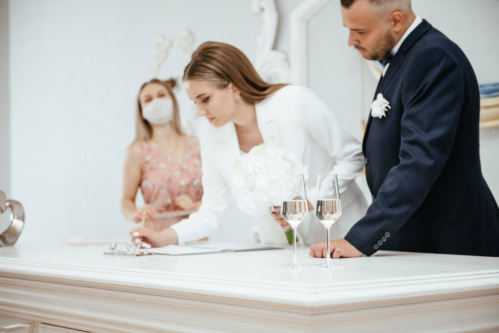 Брючный костюм вместо свадебного платья. Весільний та сімейний фотограф у Запоріжжі Юлія Васьків