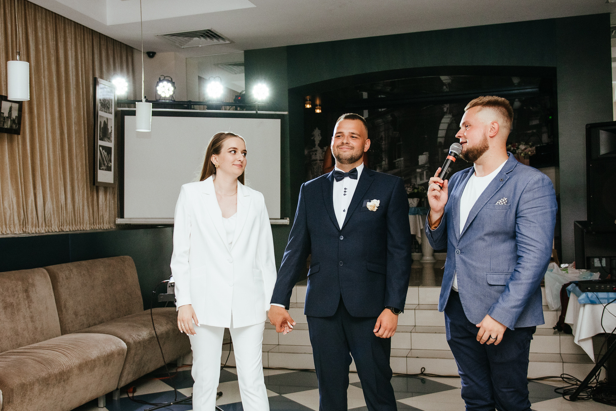 Брючный костюм вместо свадебного платья. Весільний та сімейний фотограф у Запоріжжі Юлія Васьків