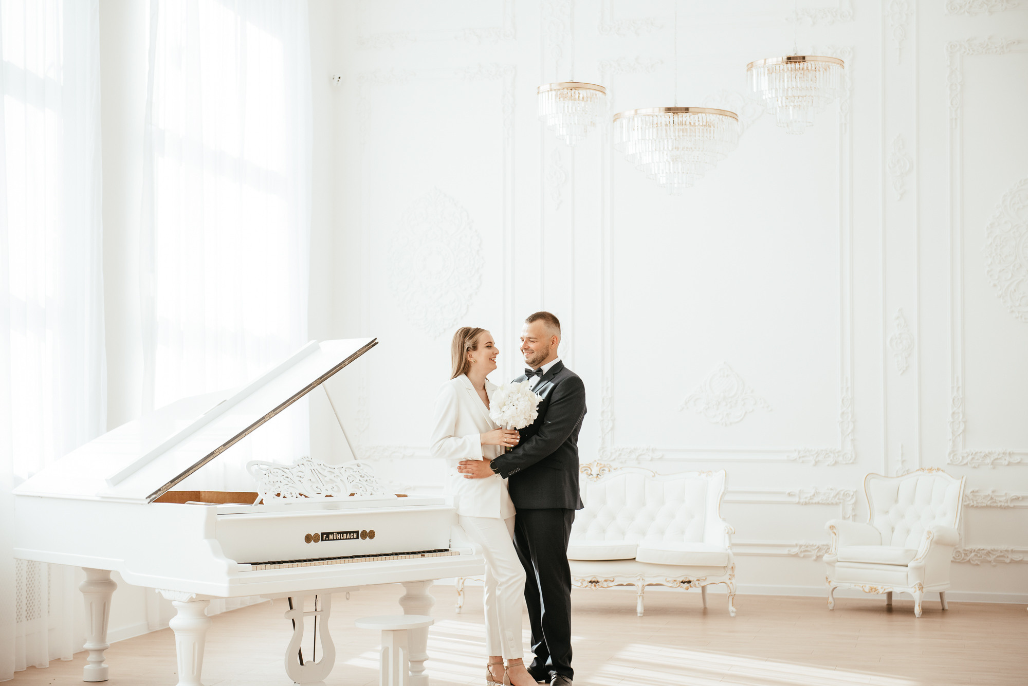 Брючный костюм вместо свадебного платья. Весільний та сімейний фотограф у Запоріжжі Юлія Васьків