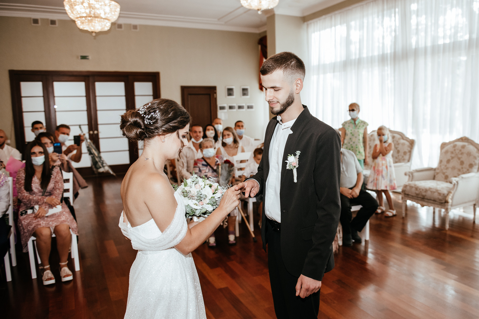 Формат свадебной съёмки роспись и прогулка. Весільний та сімейний фотограф у Запоріжжі Юлія Васьків