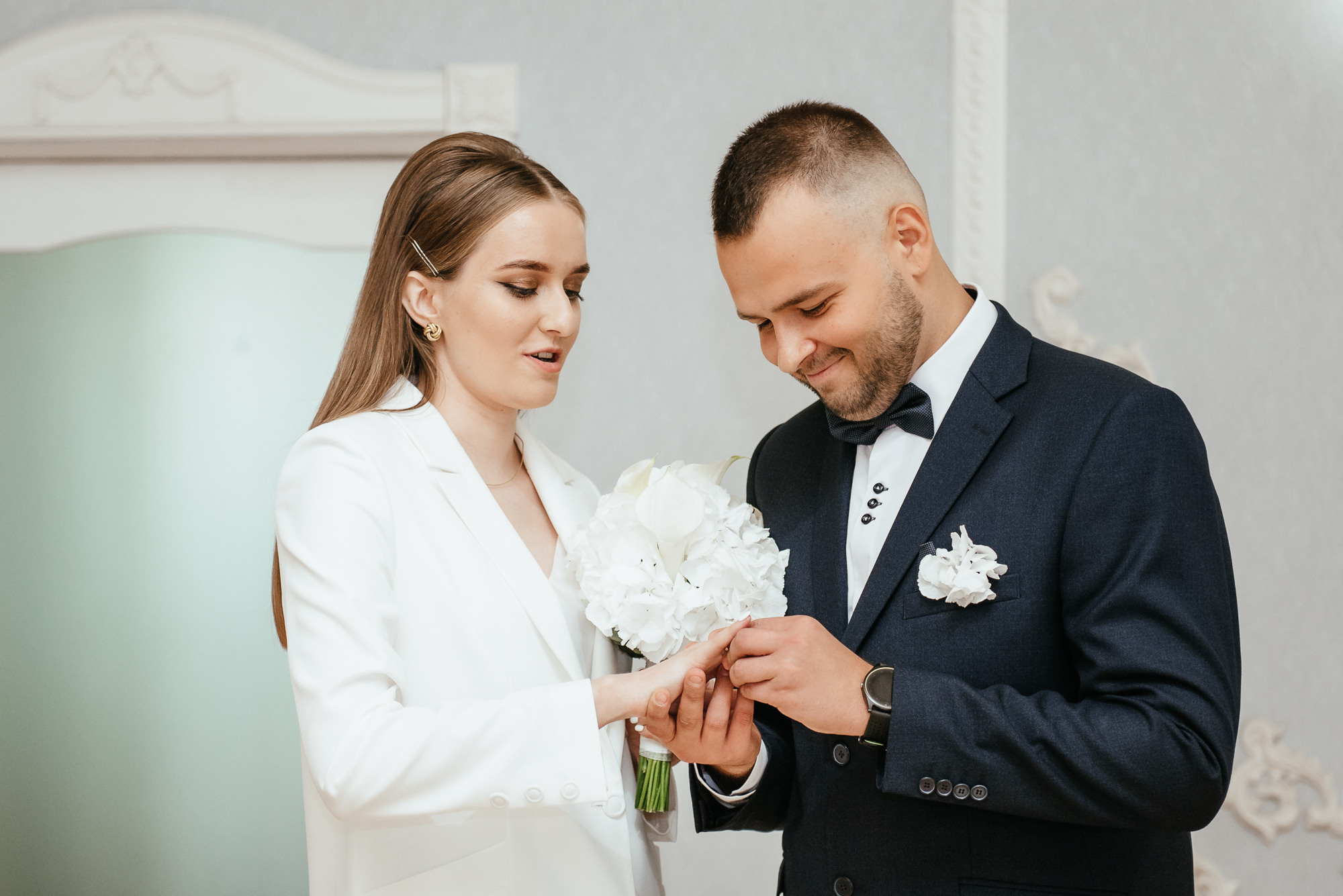 Брючный костюм вместо свадебного платья. Весільний та сімейний фотограф у Запоріжжі Юлія Васьків