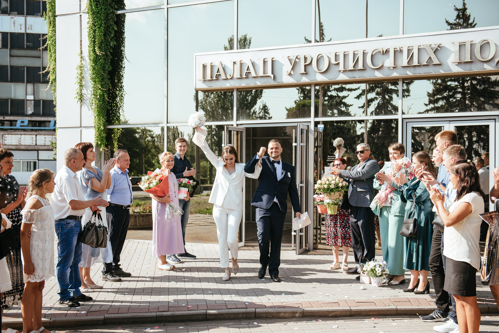 Брючный костюм вместо свадебного платья. Весільний та сімейний фотограф у Запоріжжі Юлія Васьків