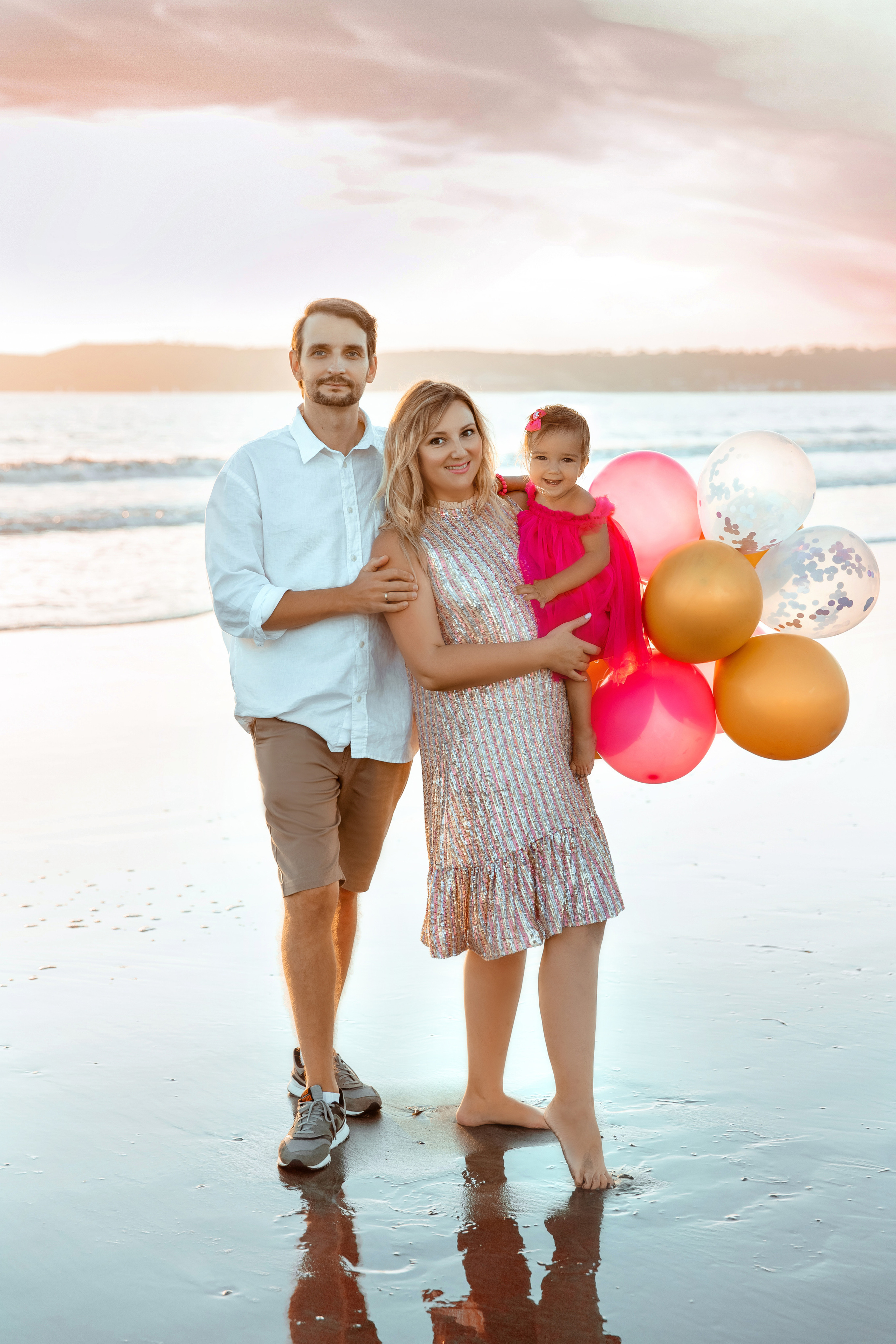Family photoshoot on Coronado beach. FAMILY & KIDS PHOTOGRAPHER in San Diego