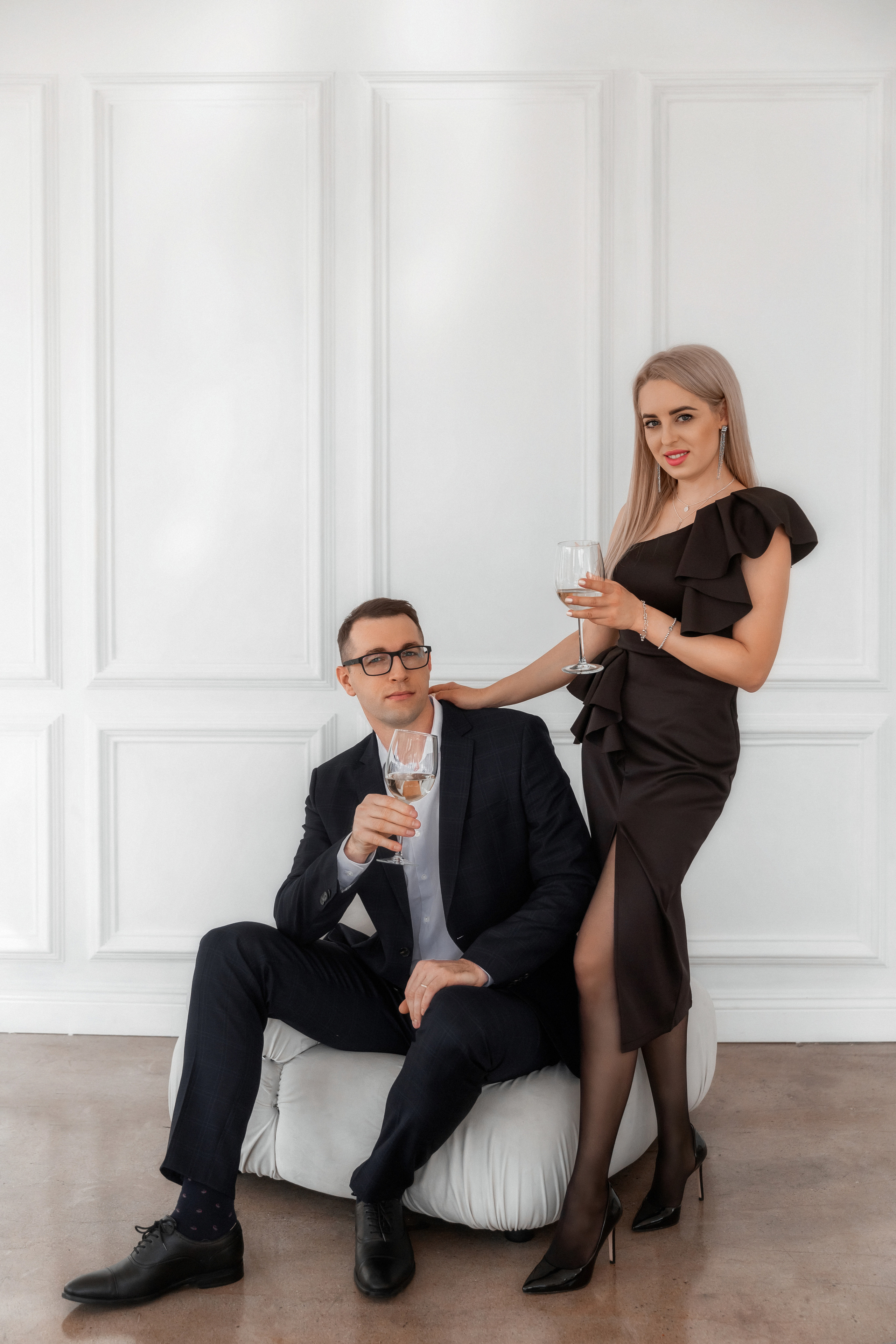 Photoshoot of a beautiful couple in the studio (LA). FAMILY & KIDS PHOTOGRAPHER in San Diego