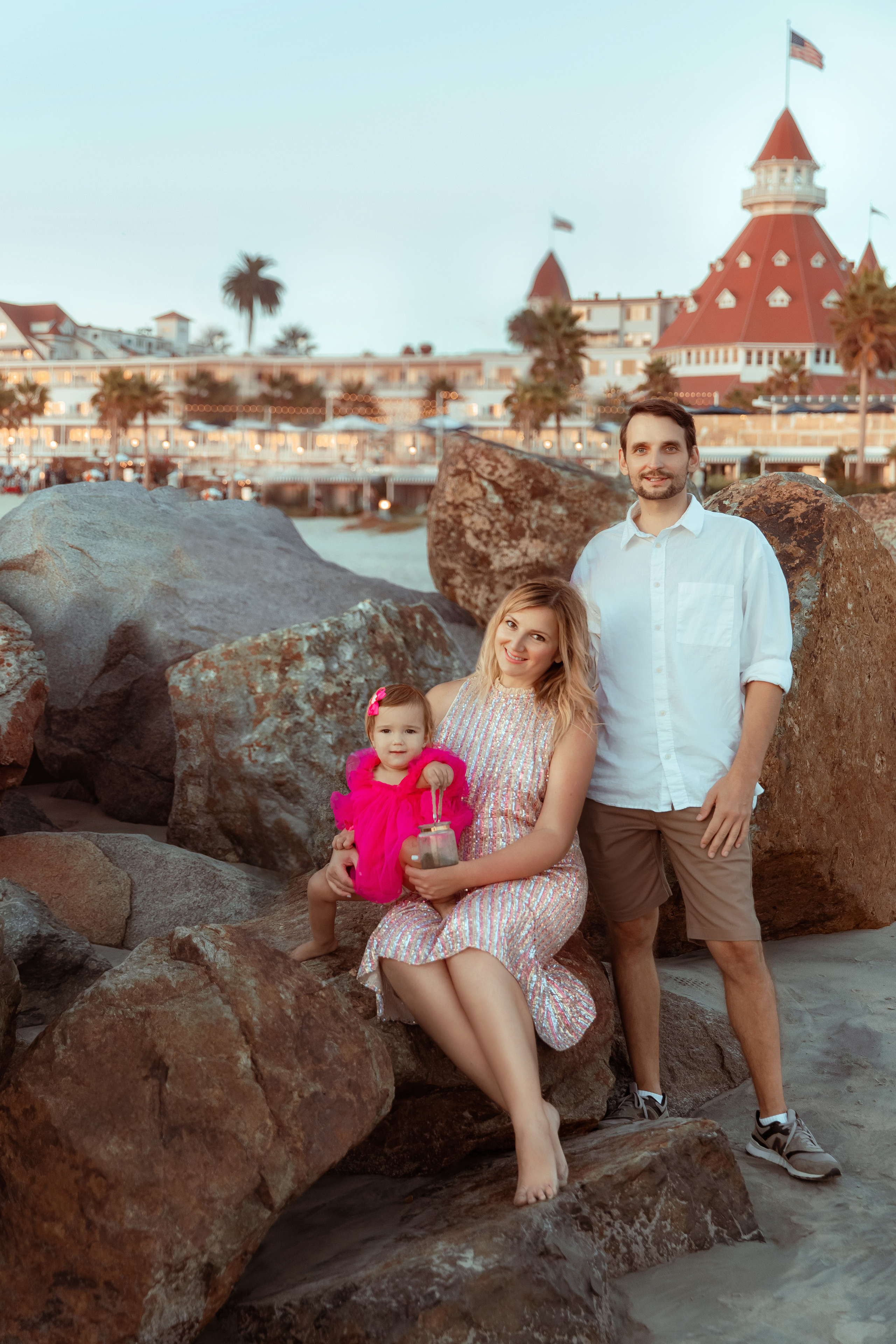 Family photoshoot on Coronado beach. FAMILY & KIDS PHOTOGRAPHER in San Diego