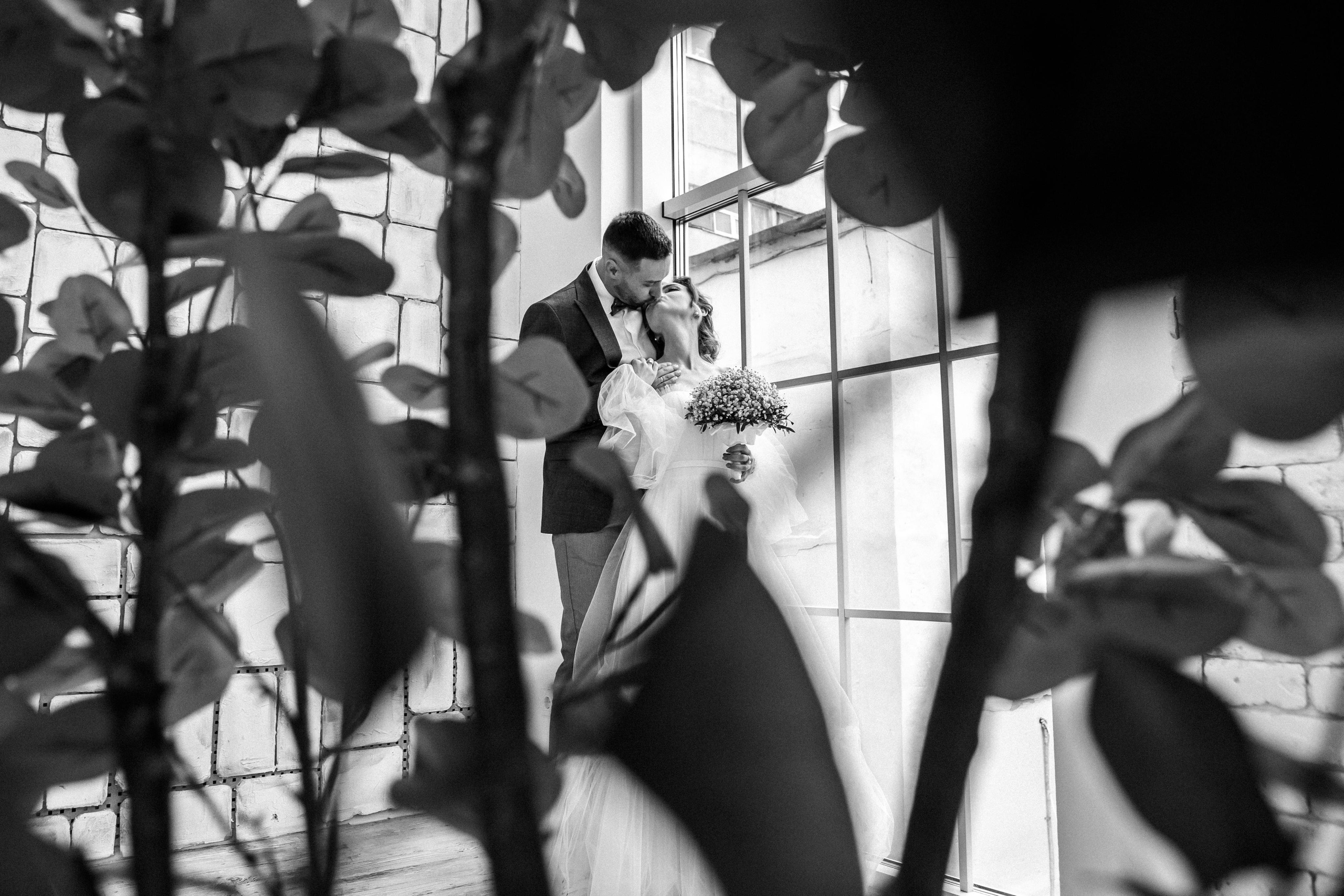 Свадебные фотосессии для молодоженов. Весільний та сімейний фотограф Харків