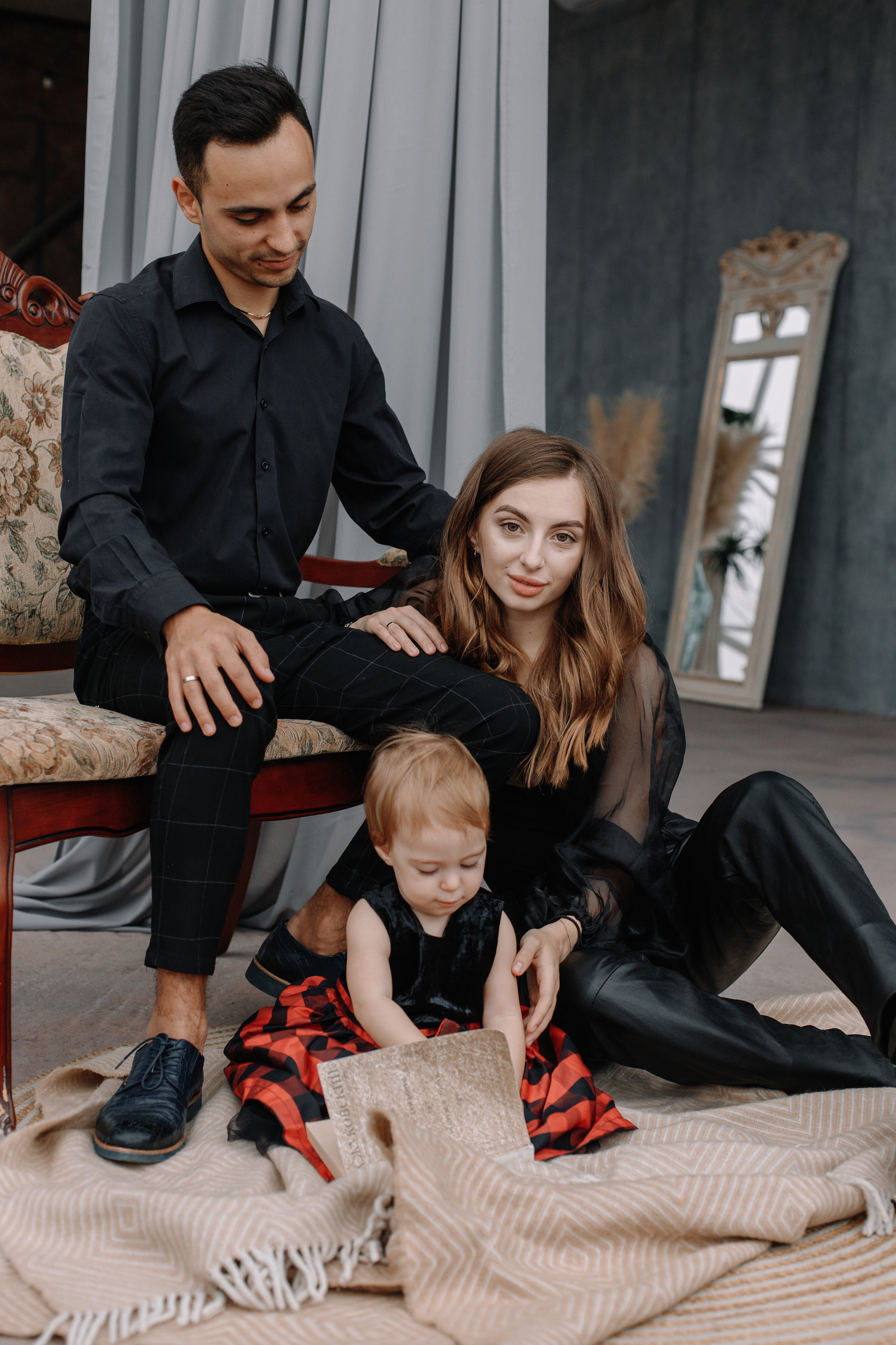 Семейная фотосьемка в студии Купол. Кара Дмитрий, фотограф Аланья