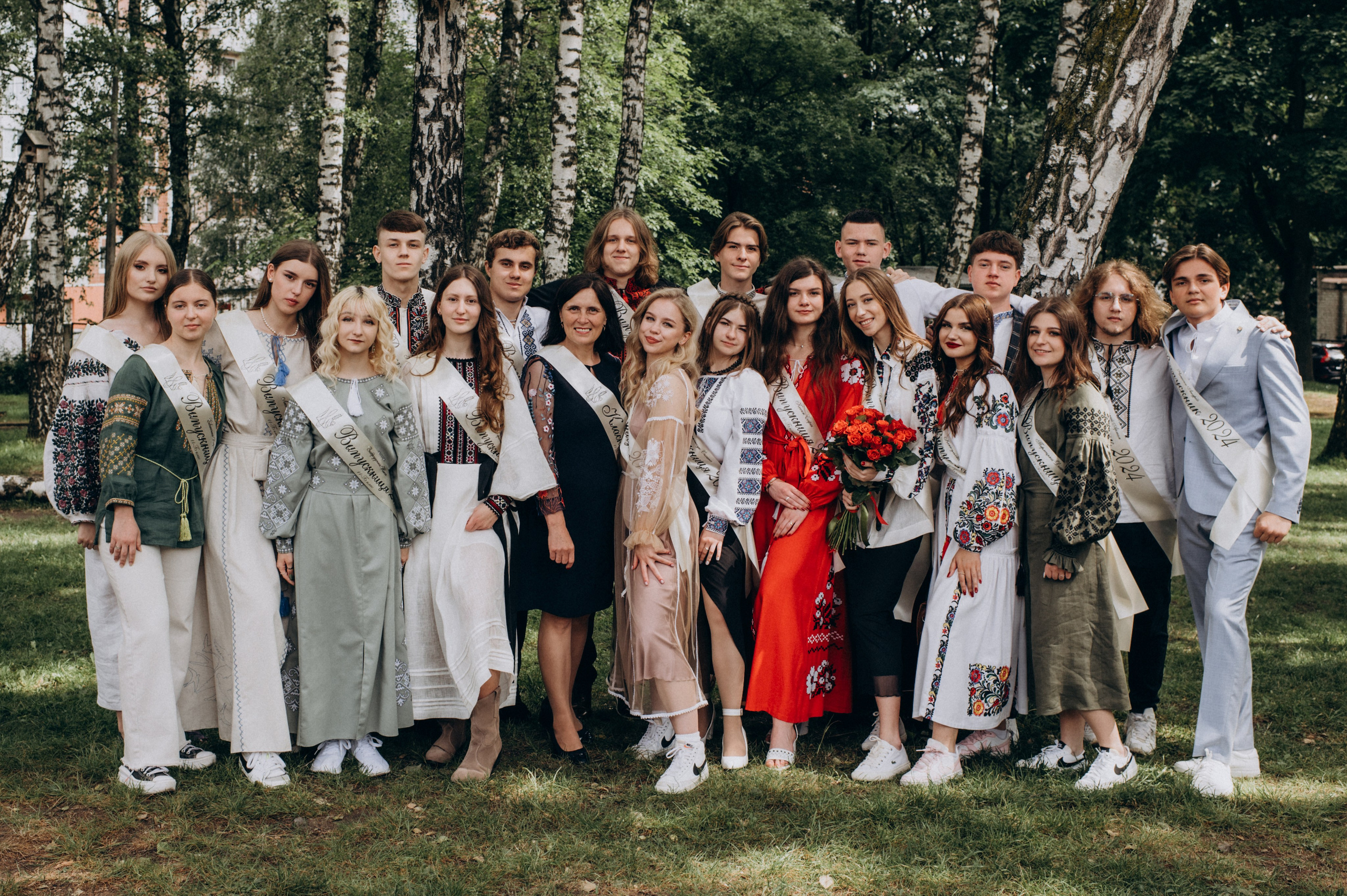 Фотосесія останнього дзвоника, фотосесія випускників Тернопіль, випускний 2024. Сімейний, дитячий та індивідуальний фотограф в м. Тернопіль, м. Львів