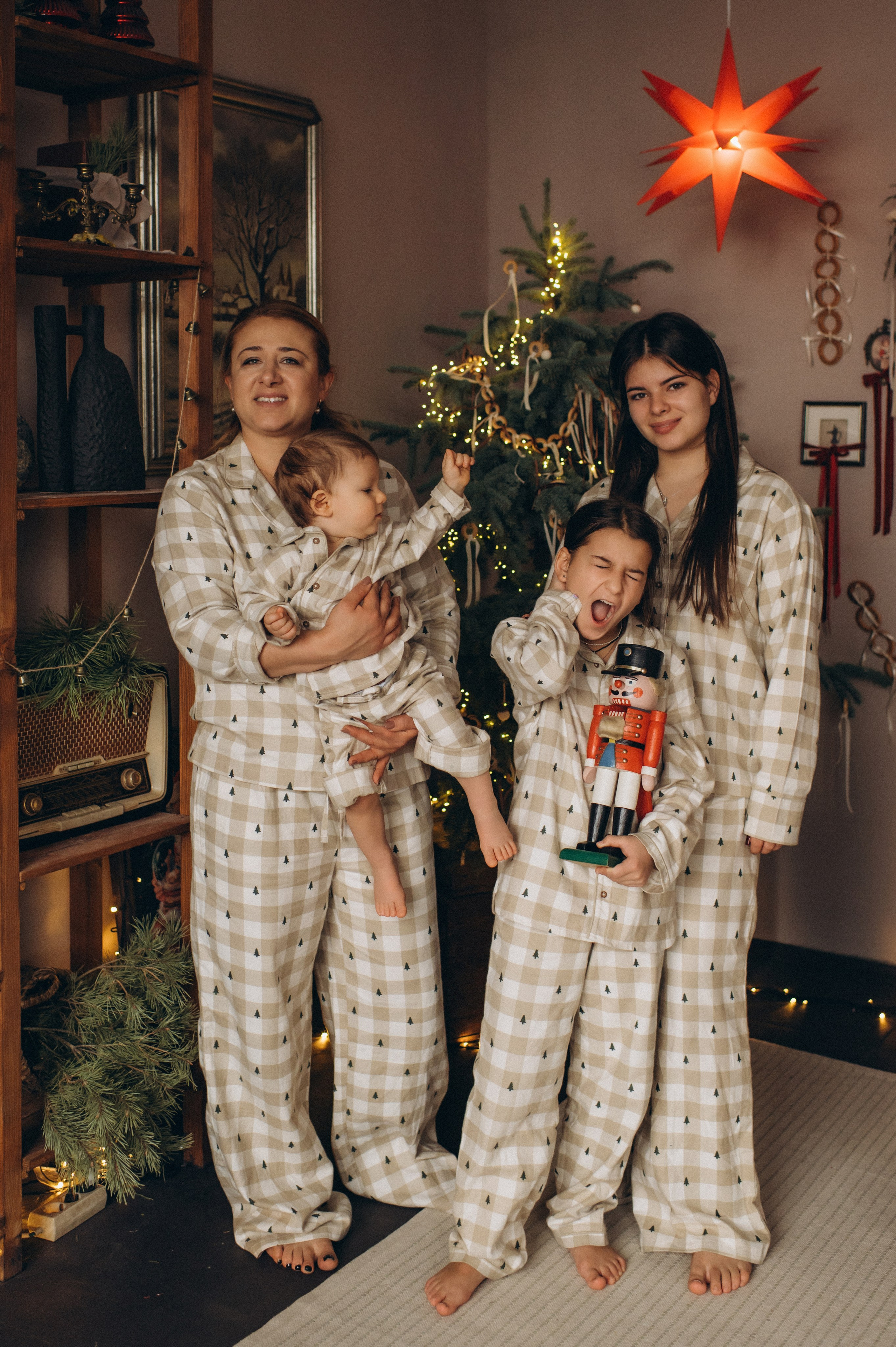 Перший тортик малюка, зйомка першого тортика Тернопіль, новорічна фотосесія, зйомка дня народження, сімейний фотограф Тернопіль, cakesmash. Сімейний, дитячий та індивідуальний фотограф в м. Тернопіль, м. Львів