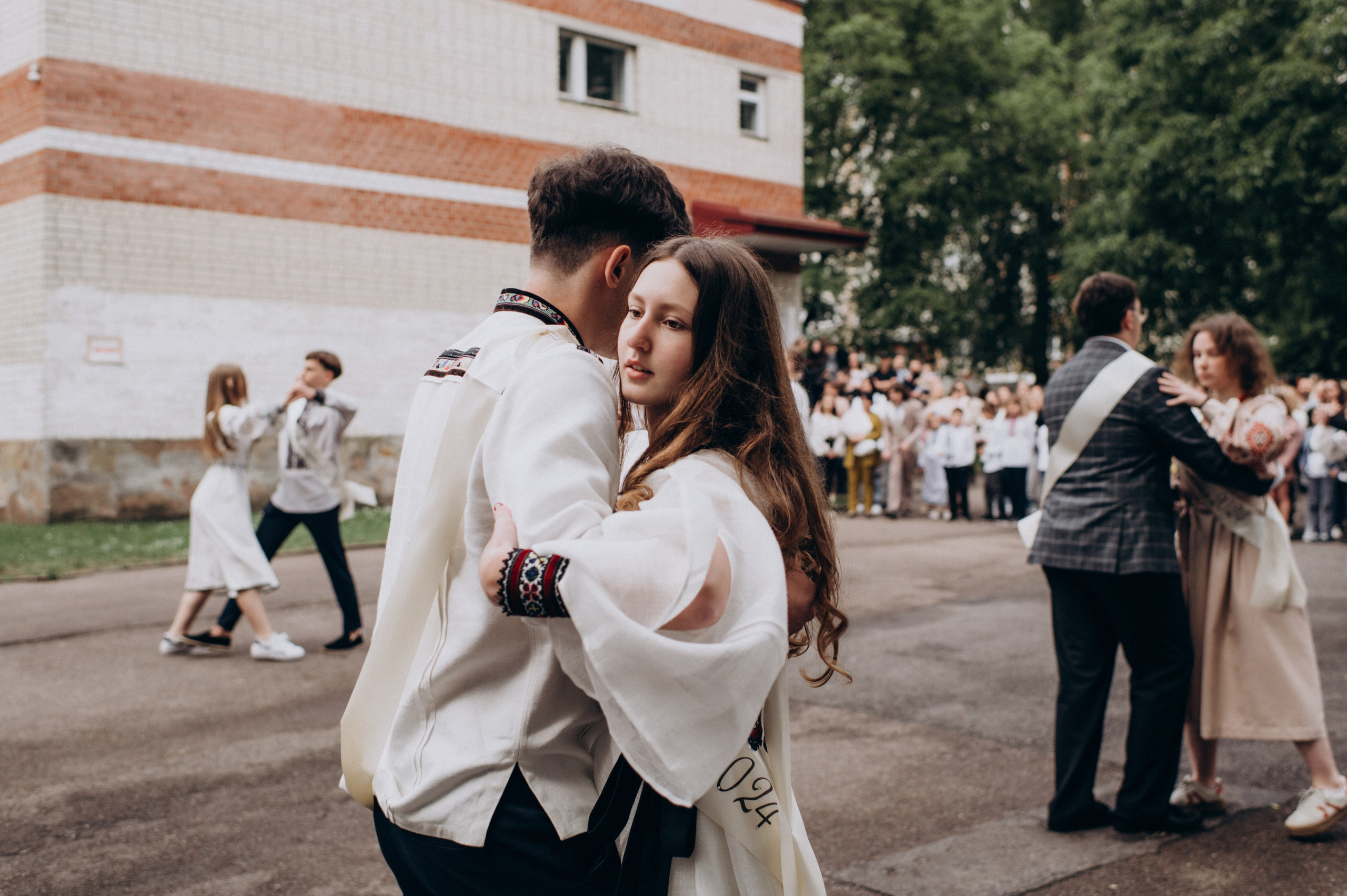 Фотосесія останнього дзвоника, фотосесія випускників Тернопіль, випускний 2024. Сімейний, дитячий та індивідуальний фотограф в м. Тернопіль, м. Львів