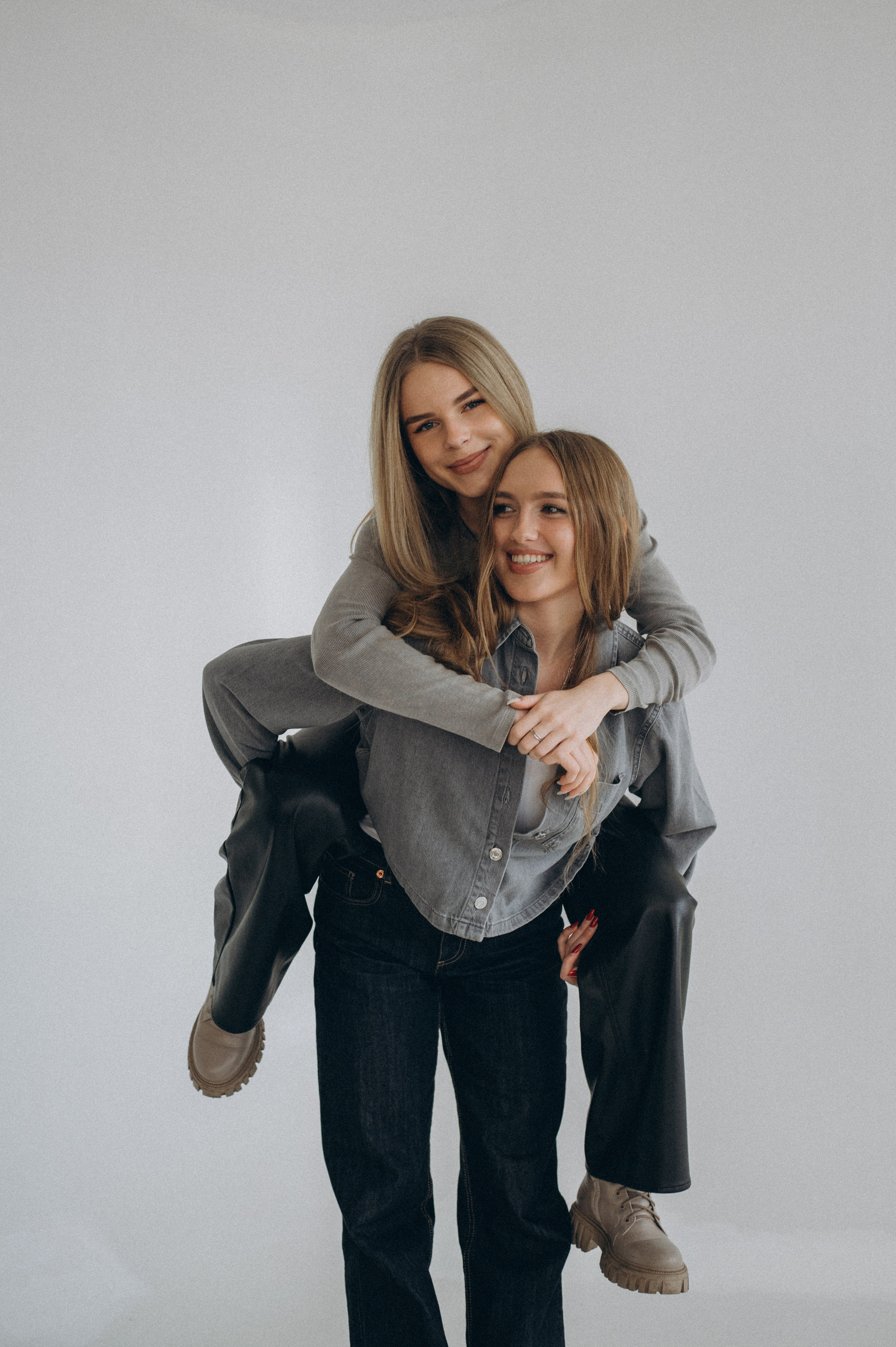 Фотосесія випускників, фотосесія на віньєтки Тернопіль, випускники Тернопіль, випуск 2025. Сімейний, дитячий та індивідуальний фотограф в м. Тернопіль, м. Львів