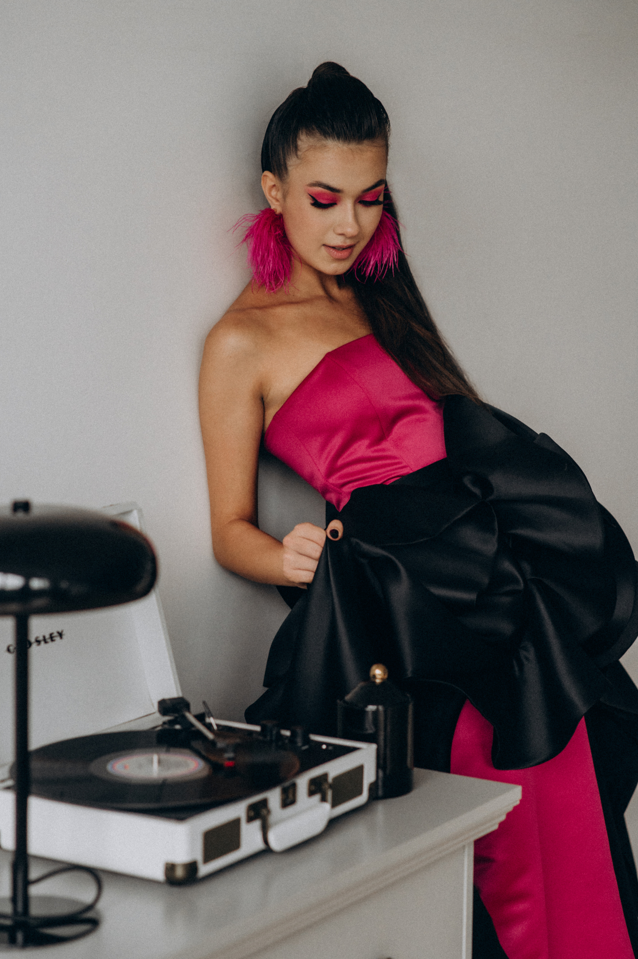 Випускниця, зйомка у студії, фотосесія випускного Тернопіль Львів. Сімейний, дитячий та індивідуальний фотограф в м. Тернопіль, м. Львів